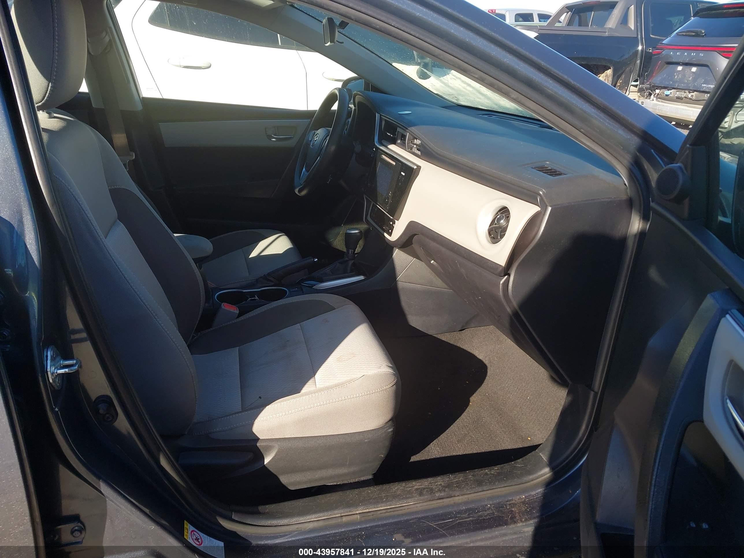 TOYOTA COROLLA image 5