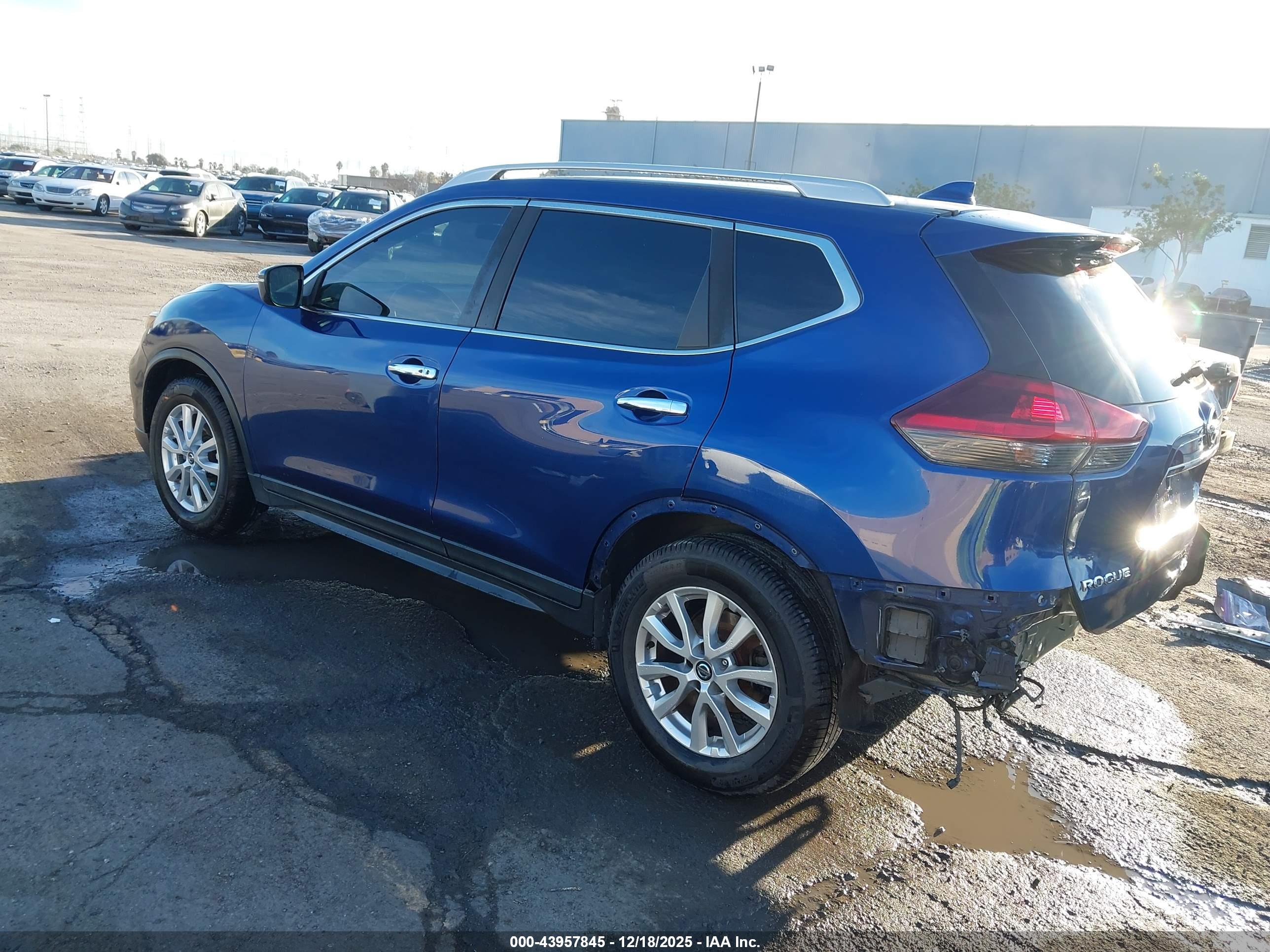 NISSAN ROGUE image 3
