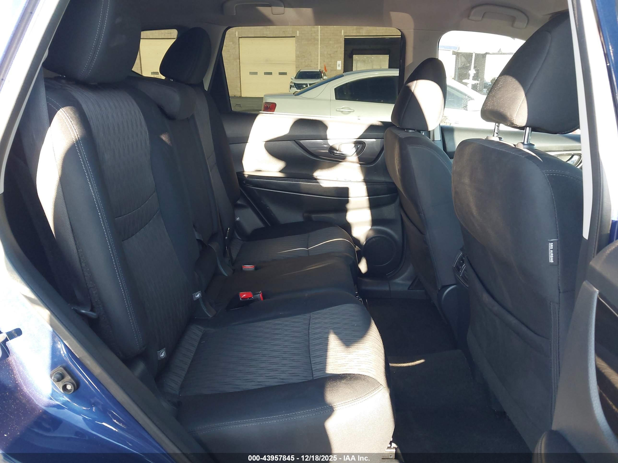 NISSAN ROGUE image 8