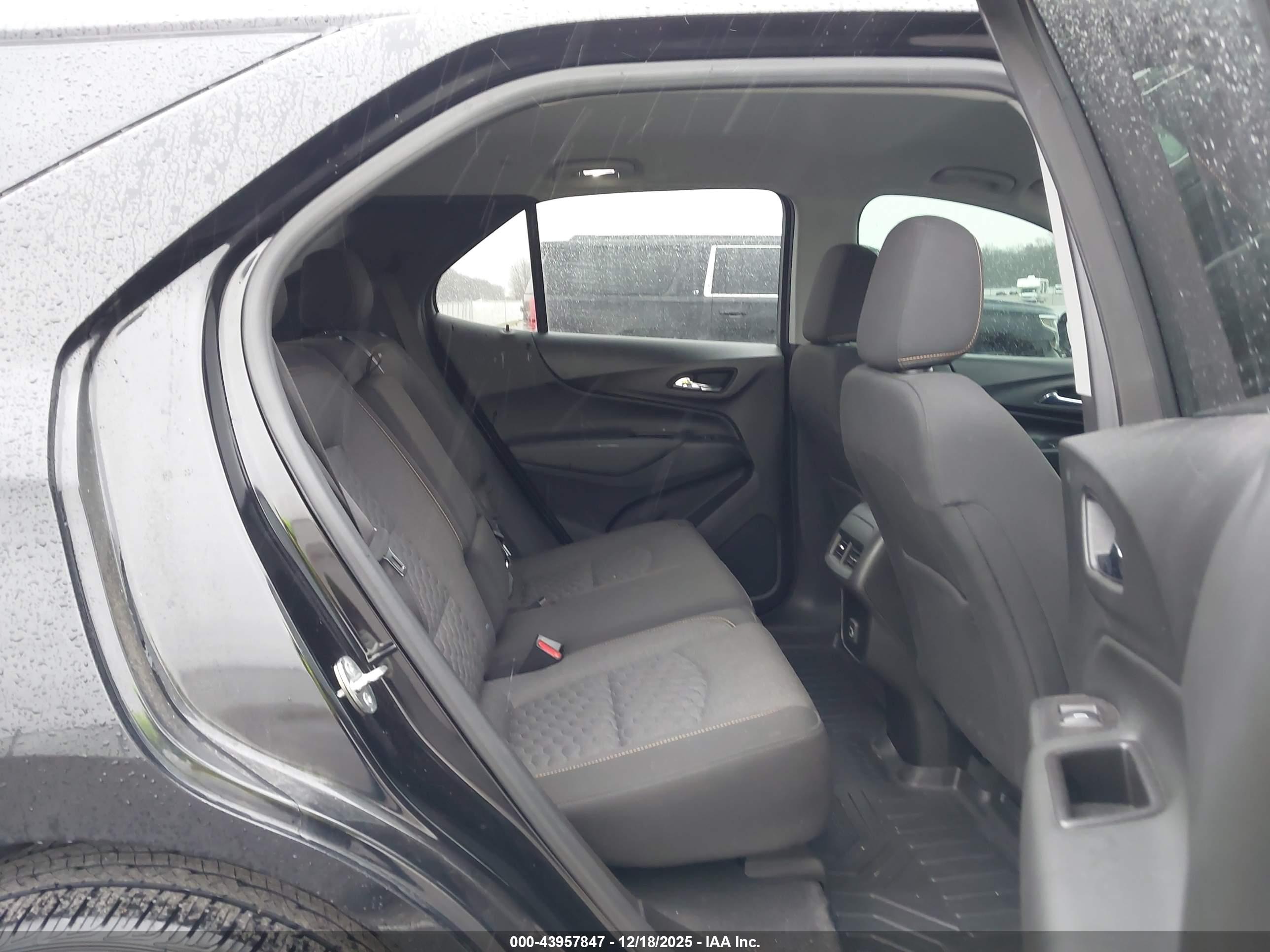 CHEVROLET EQUINOX image 8