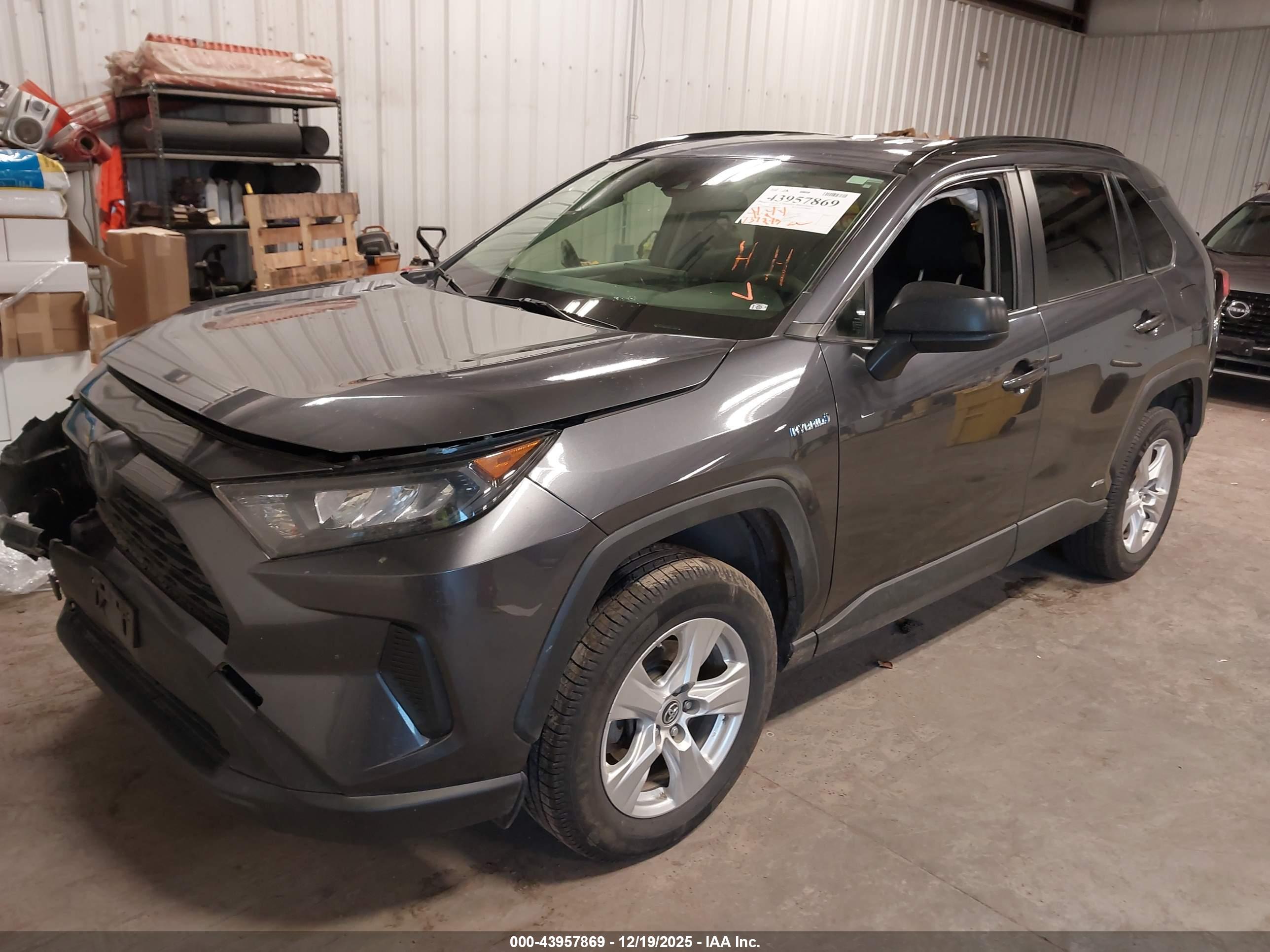 TOYOTA RAV4 image 2
