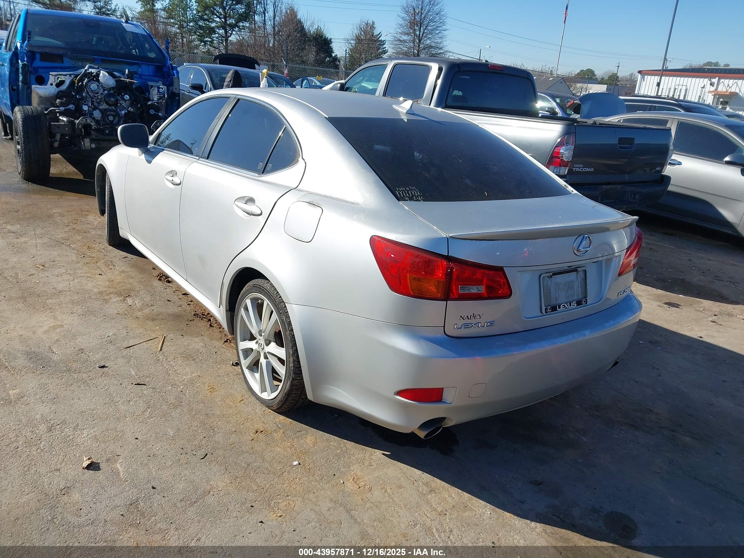 LEXUS IS image 3