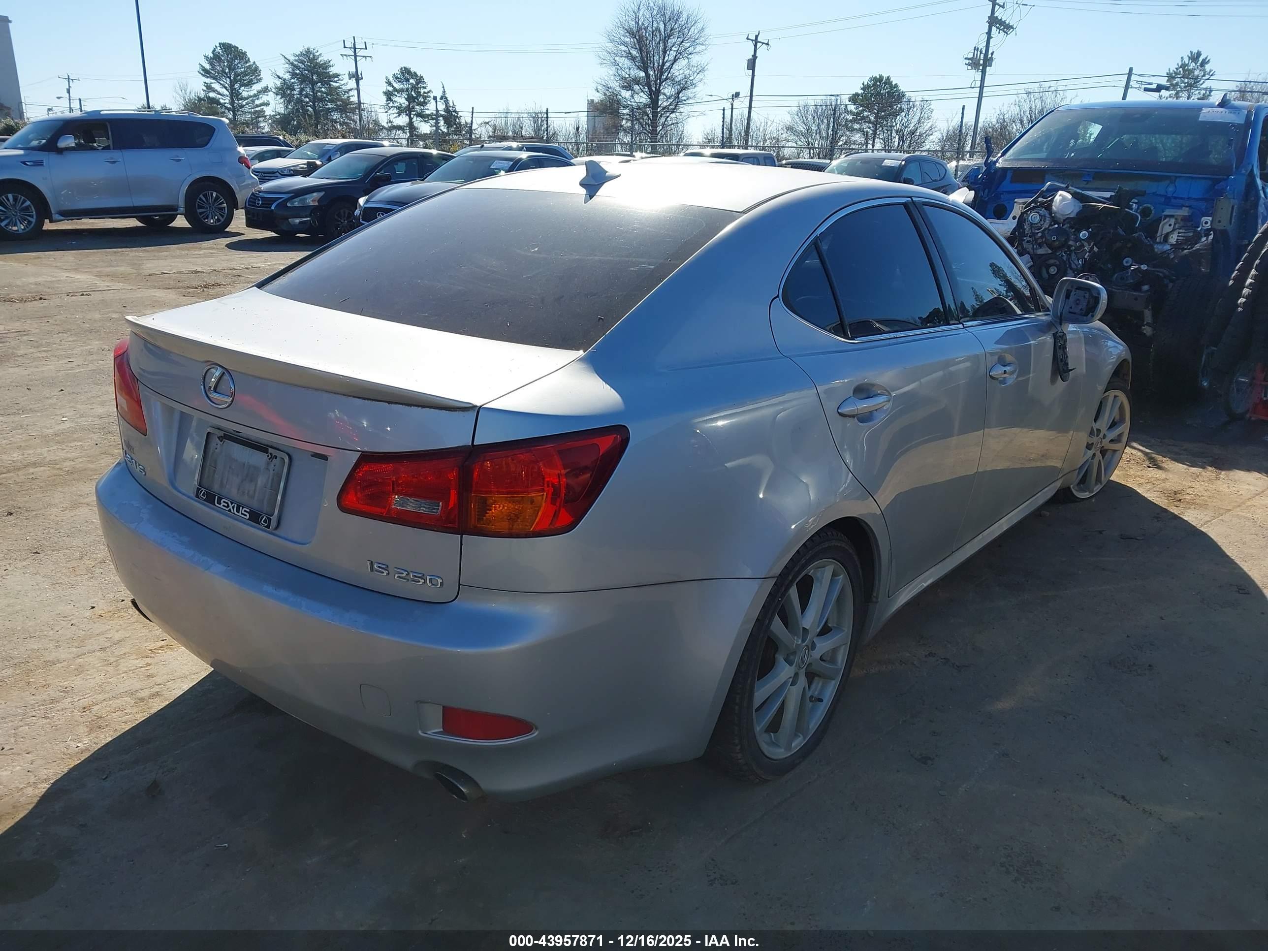 LEXUS IS image 4