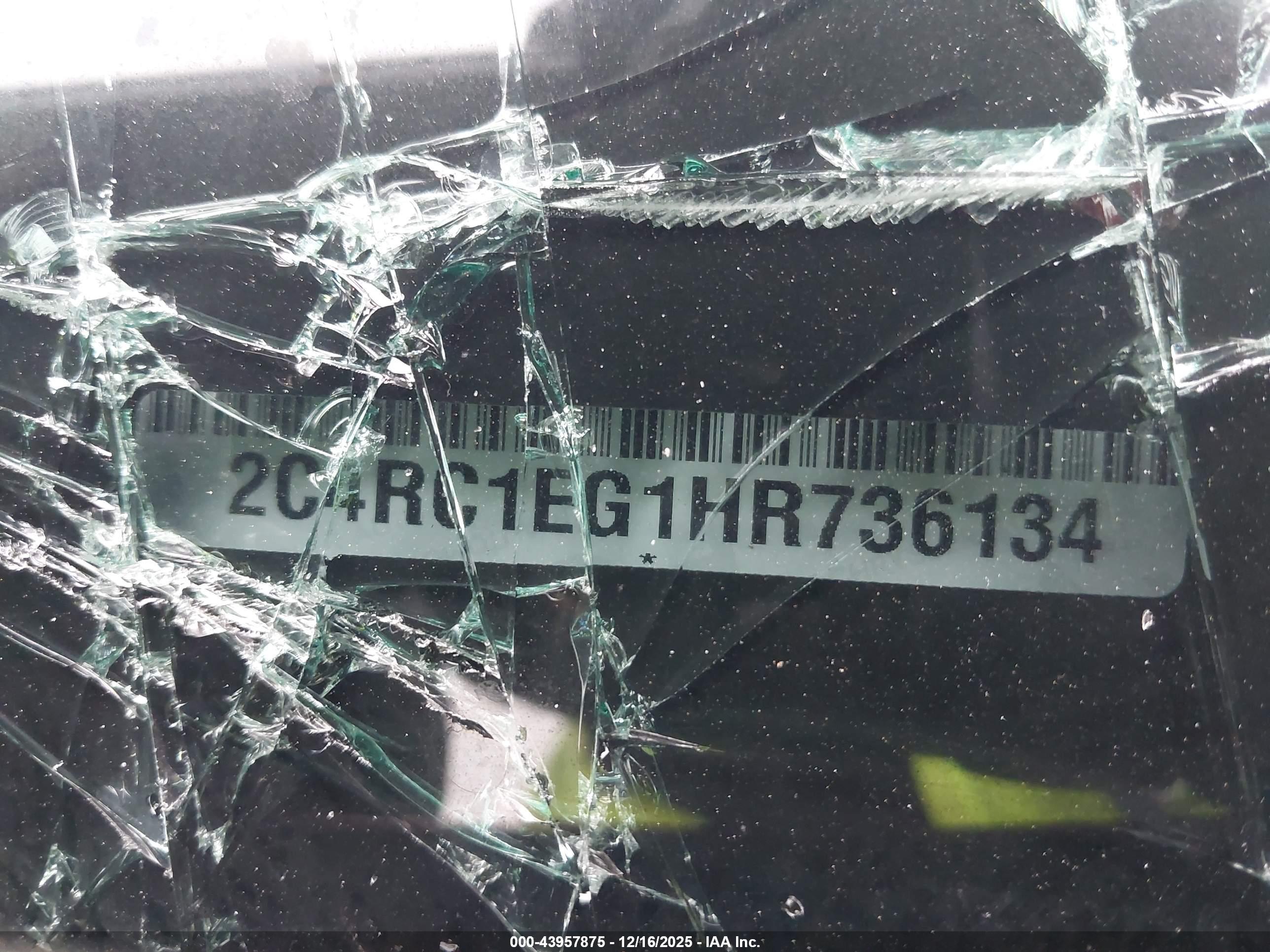 CHRYSLER PACIFICA image 9
