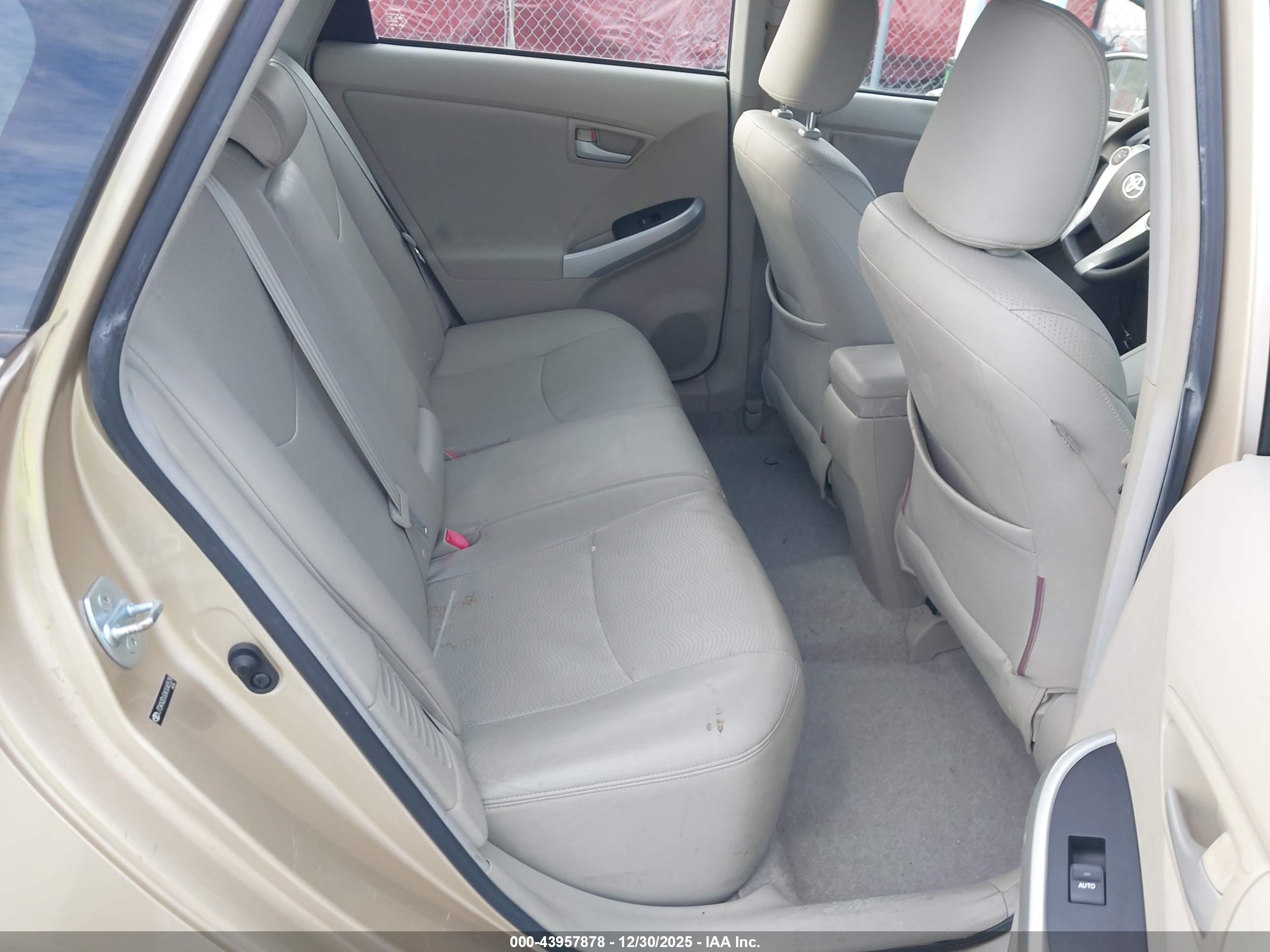 TOYOTA PRIUS image 8