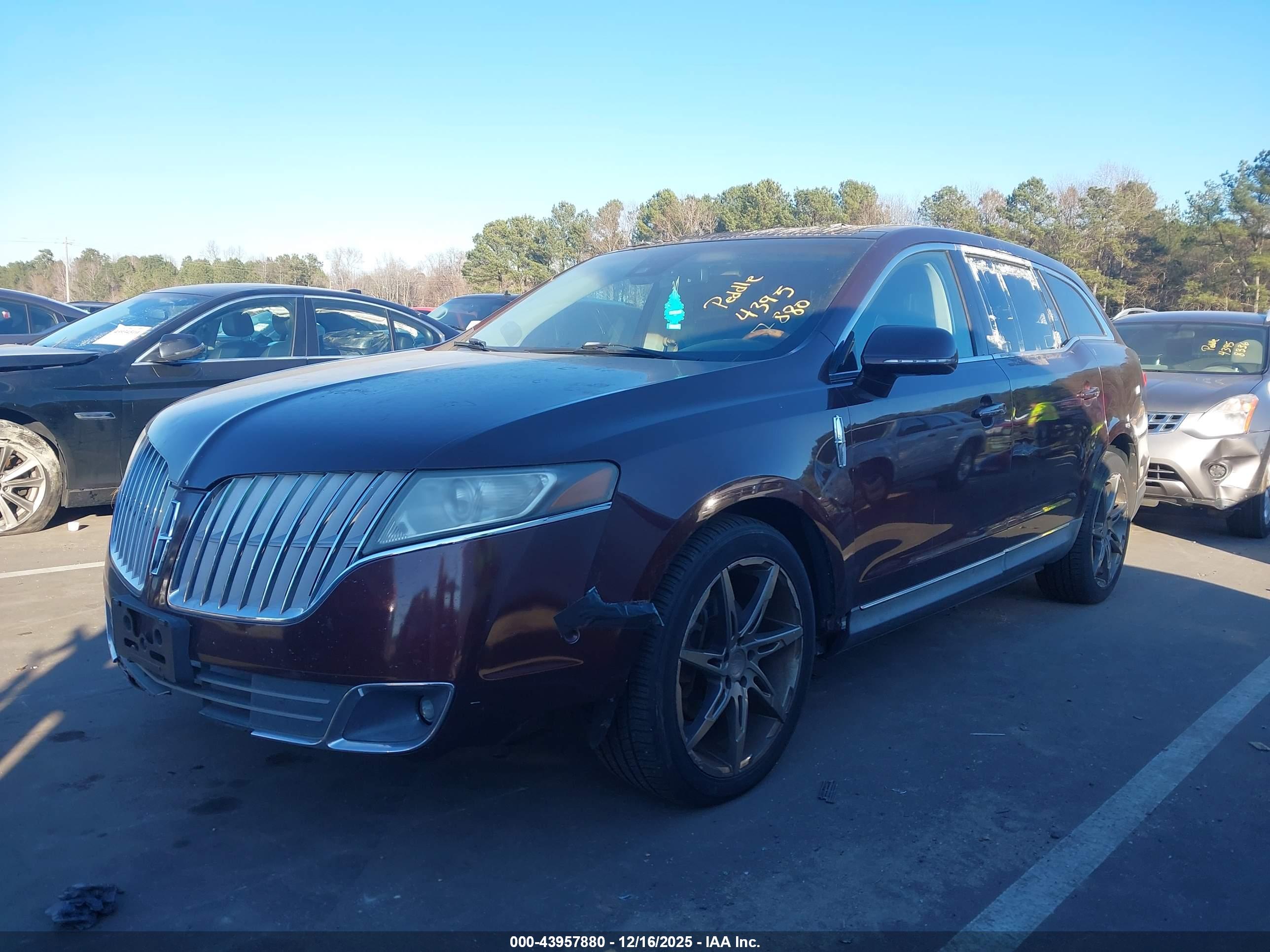 LINCOLN MKT image 2