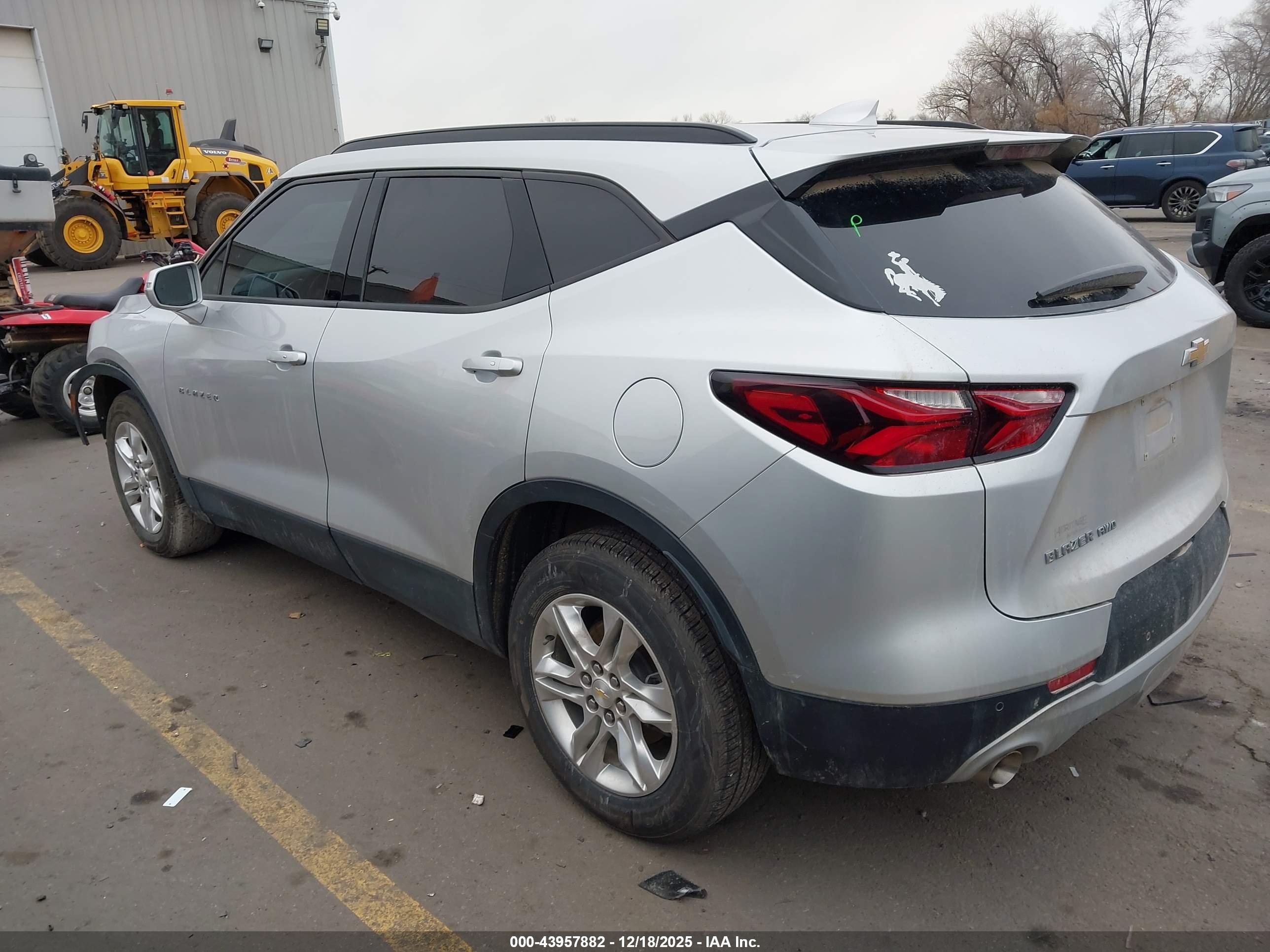 CHEVROLET BLAZER image 3
