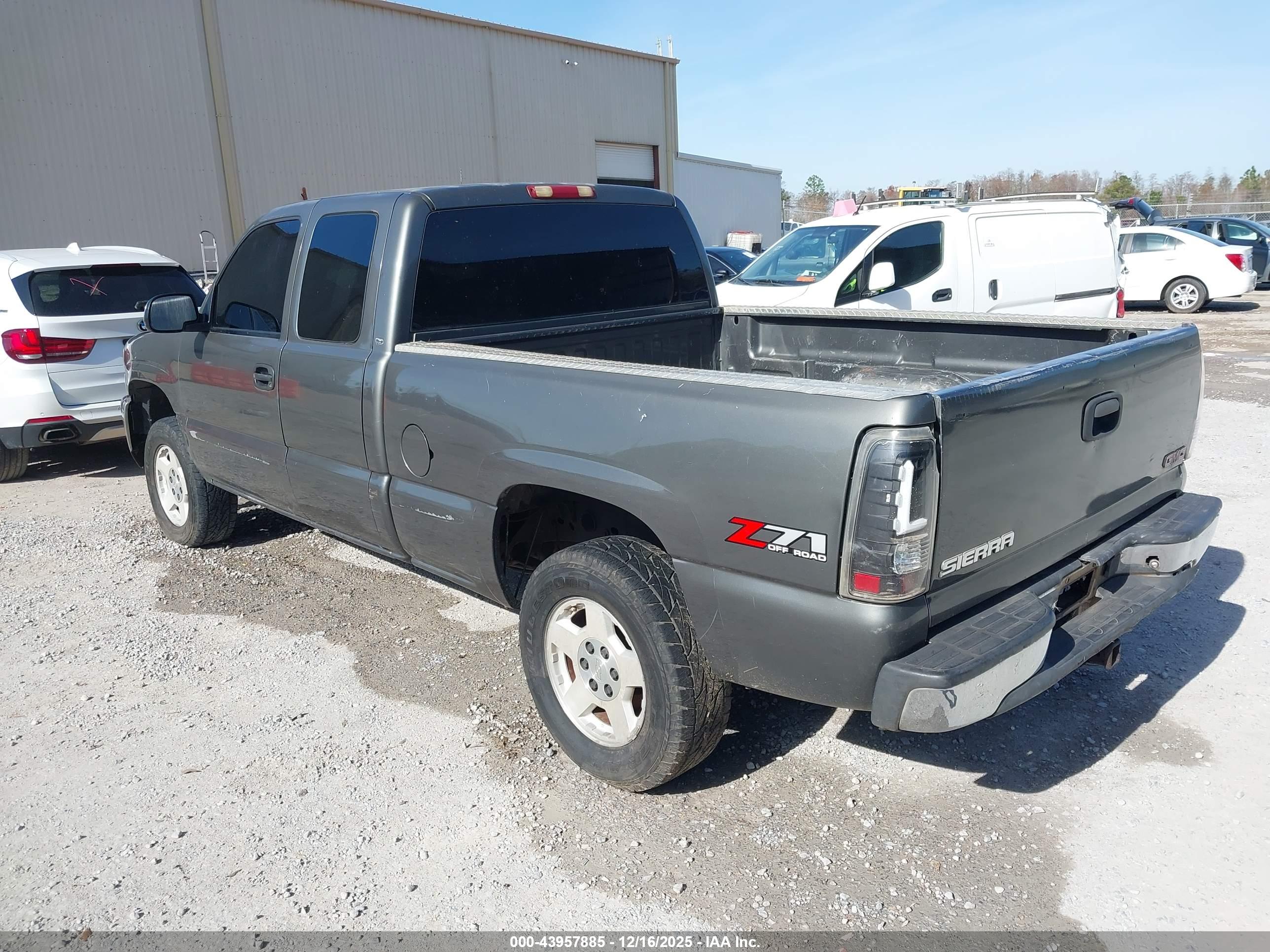 GMC SIERRA image 3