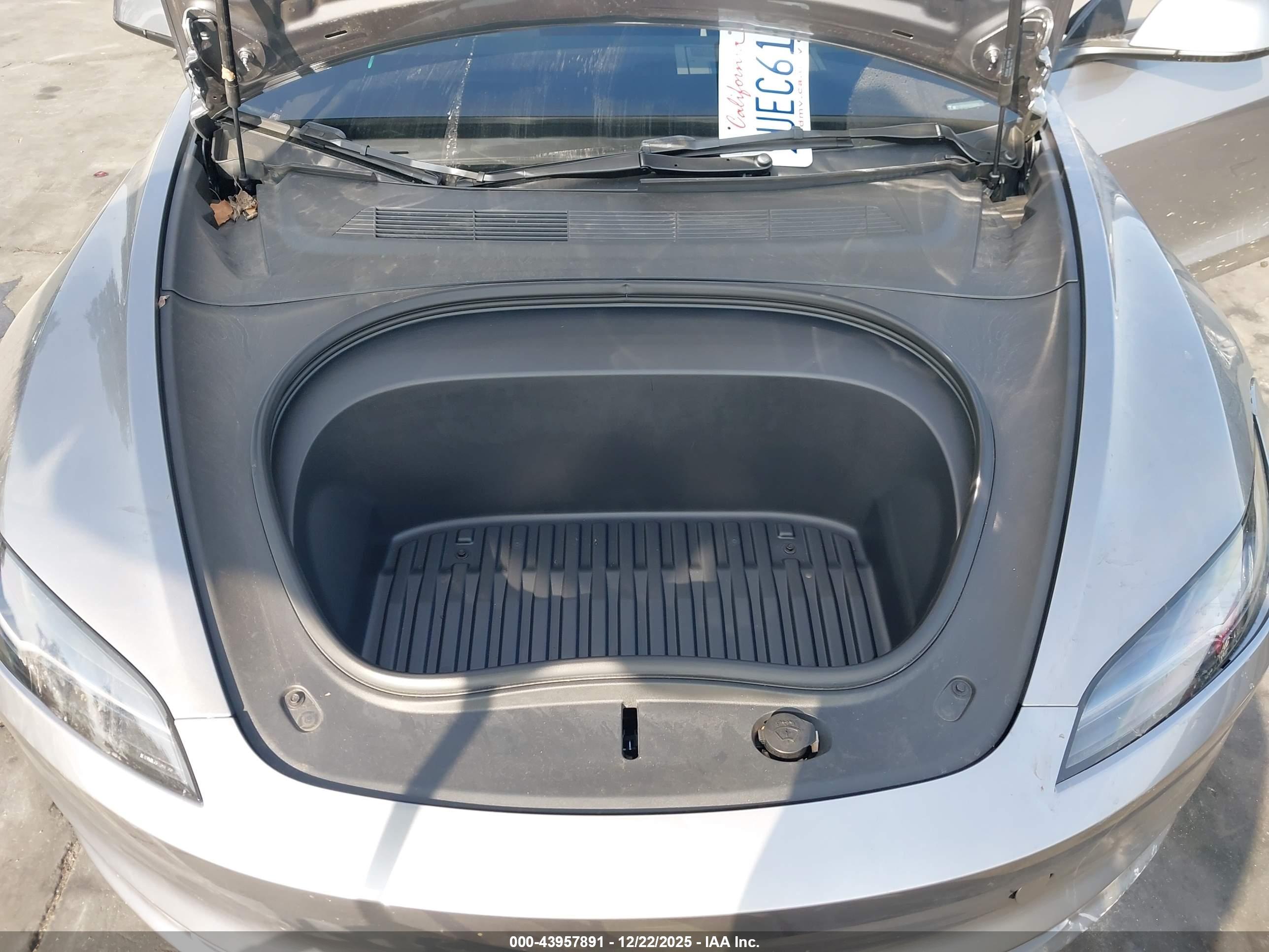 TESLA MODEL image 10