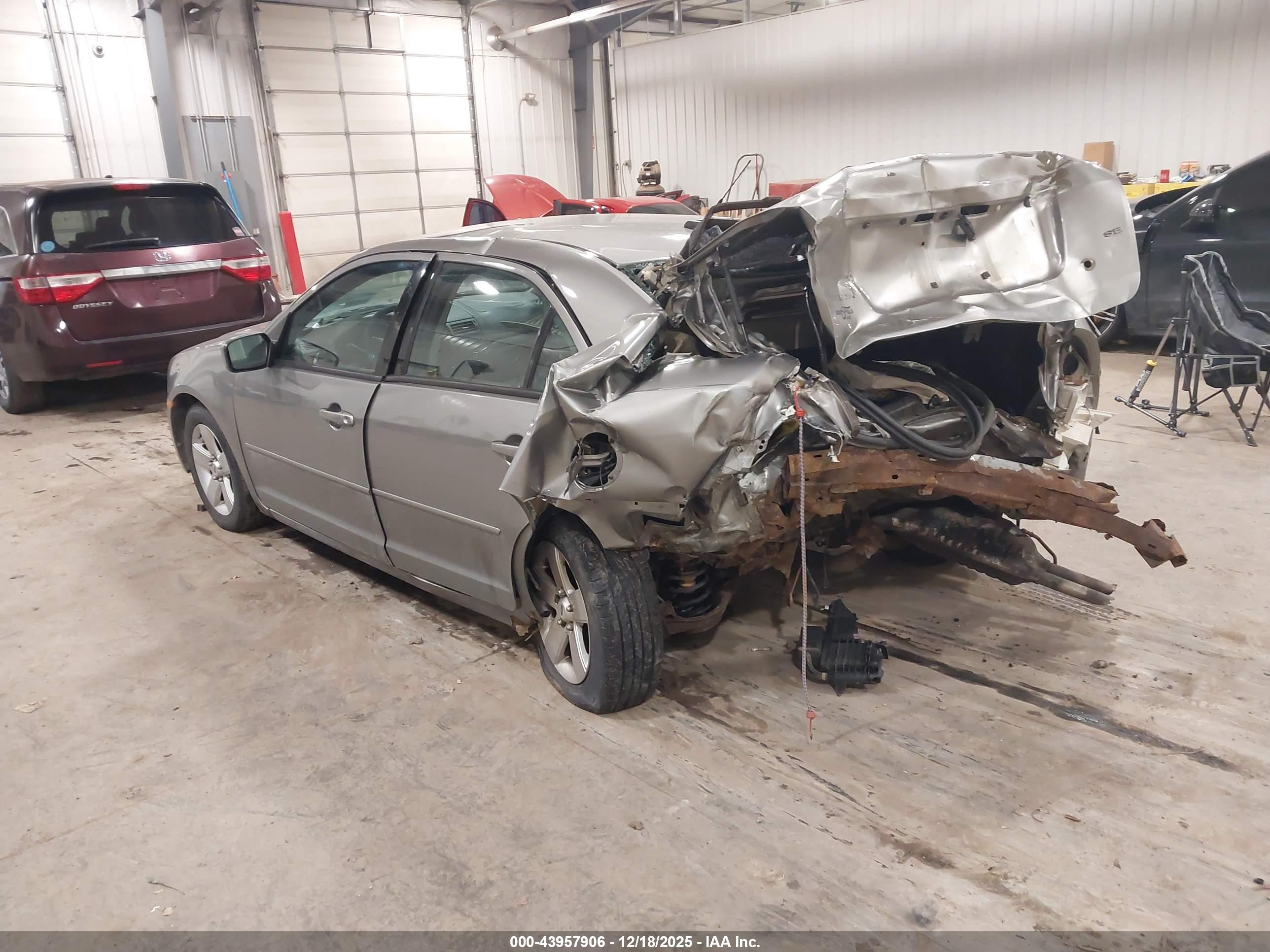 FORD FUSION image 3