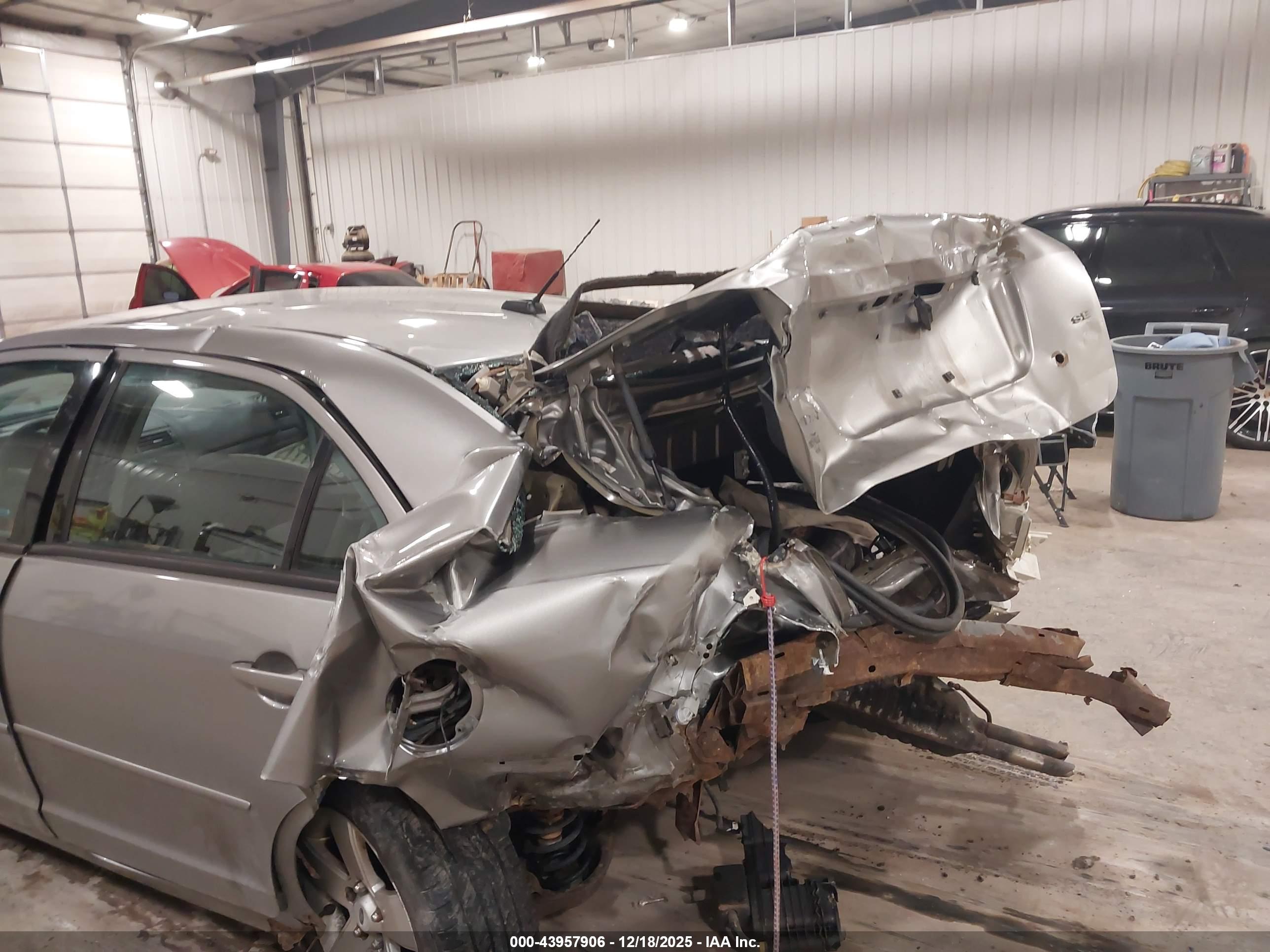 FORD FUSION image 6