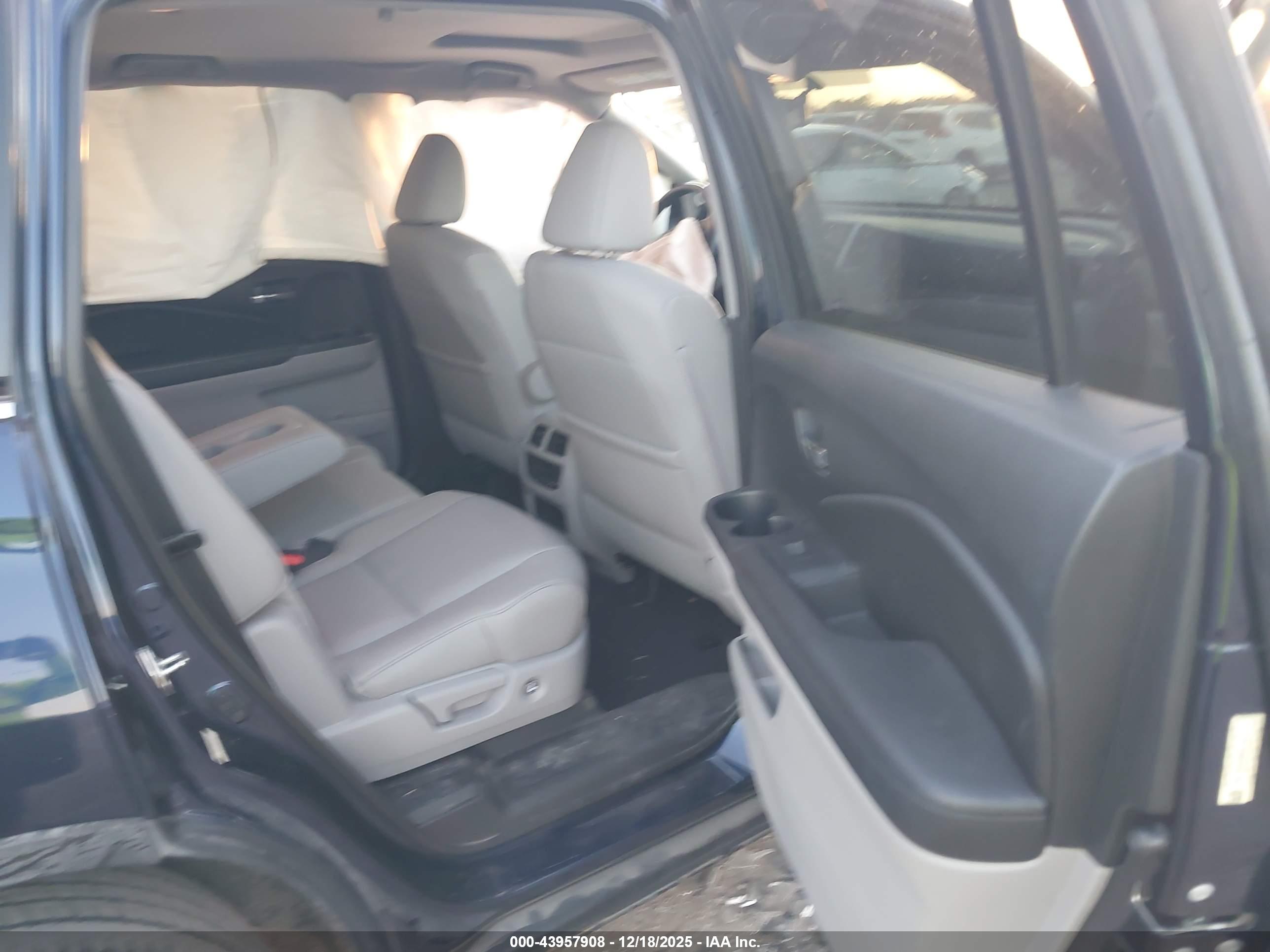 HONDA PILOT image 8