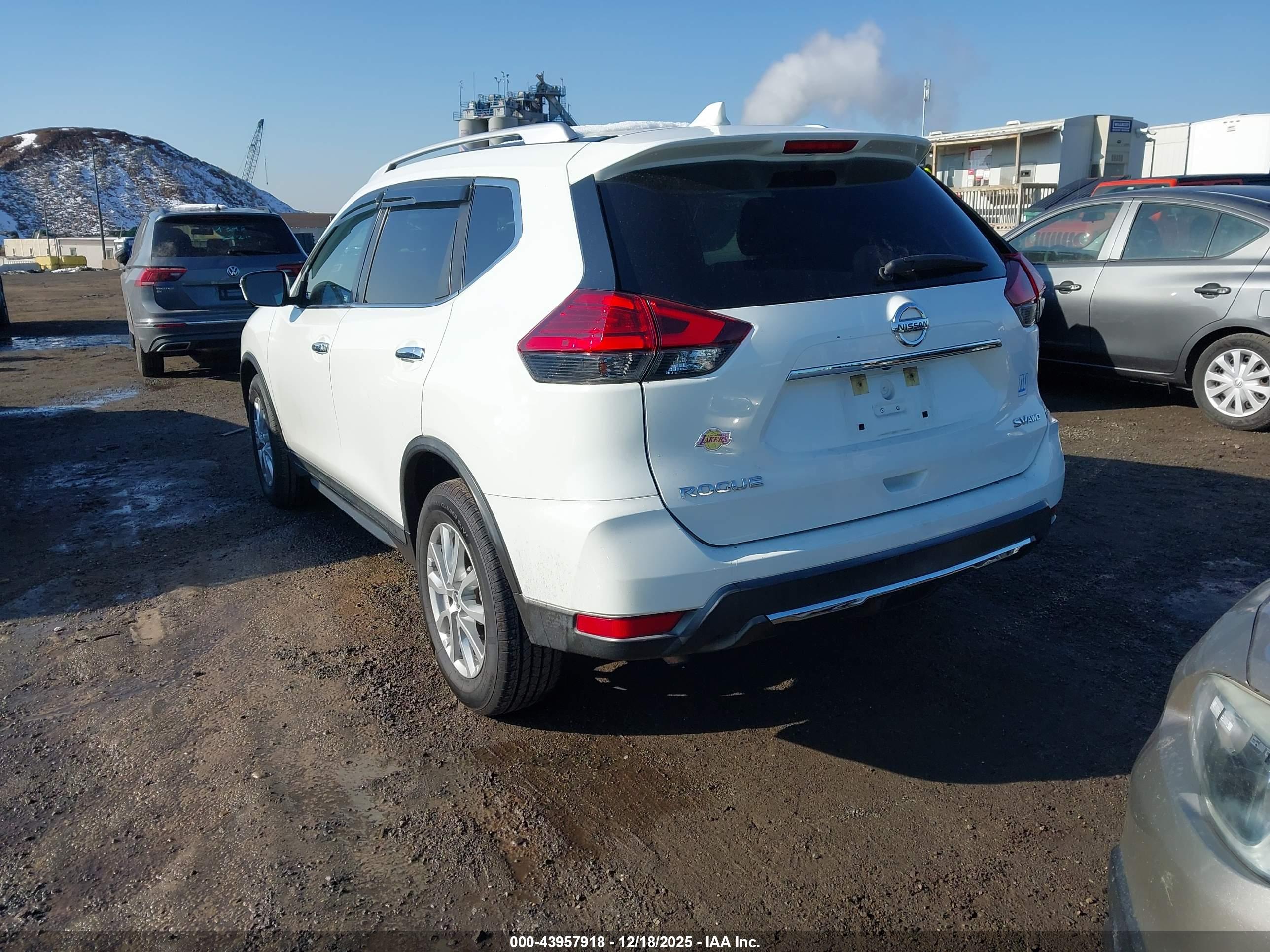 NISSAN ROGUE image 3
