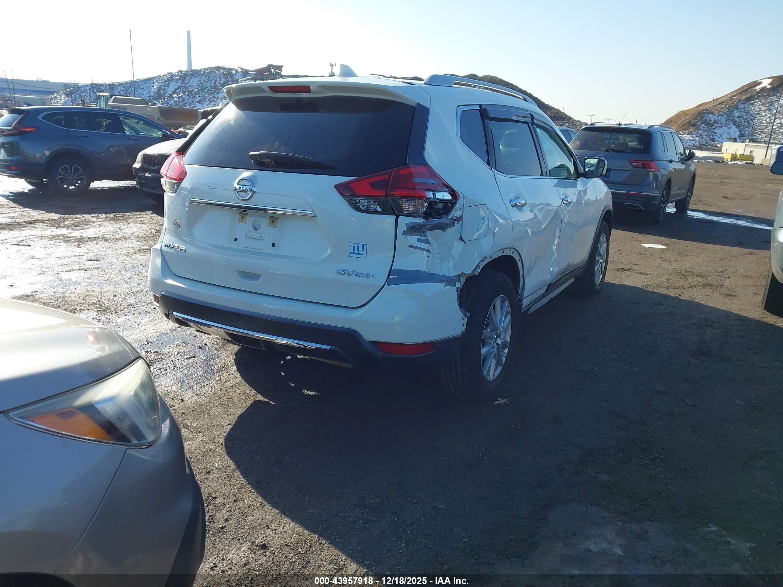 NISSAN ROGUE image 4