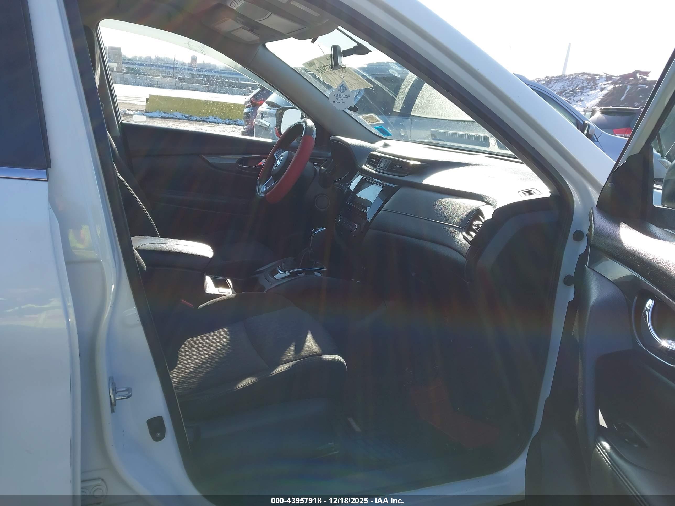 NISSAN ROGUE image 5