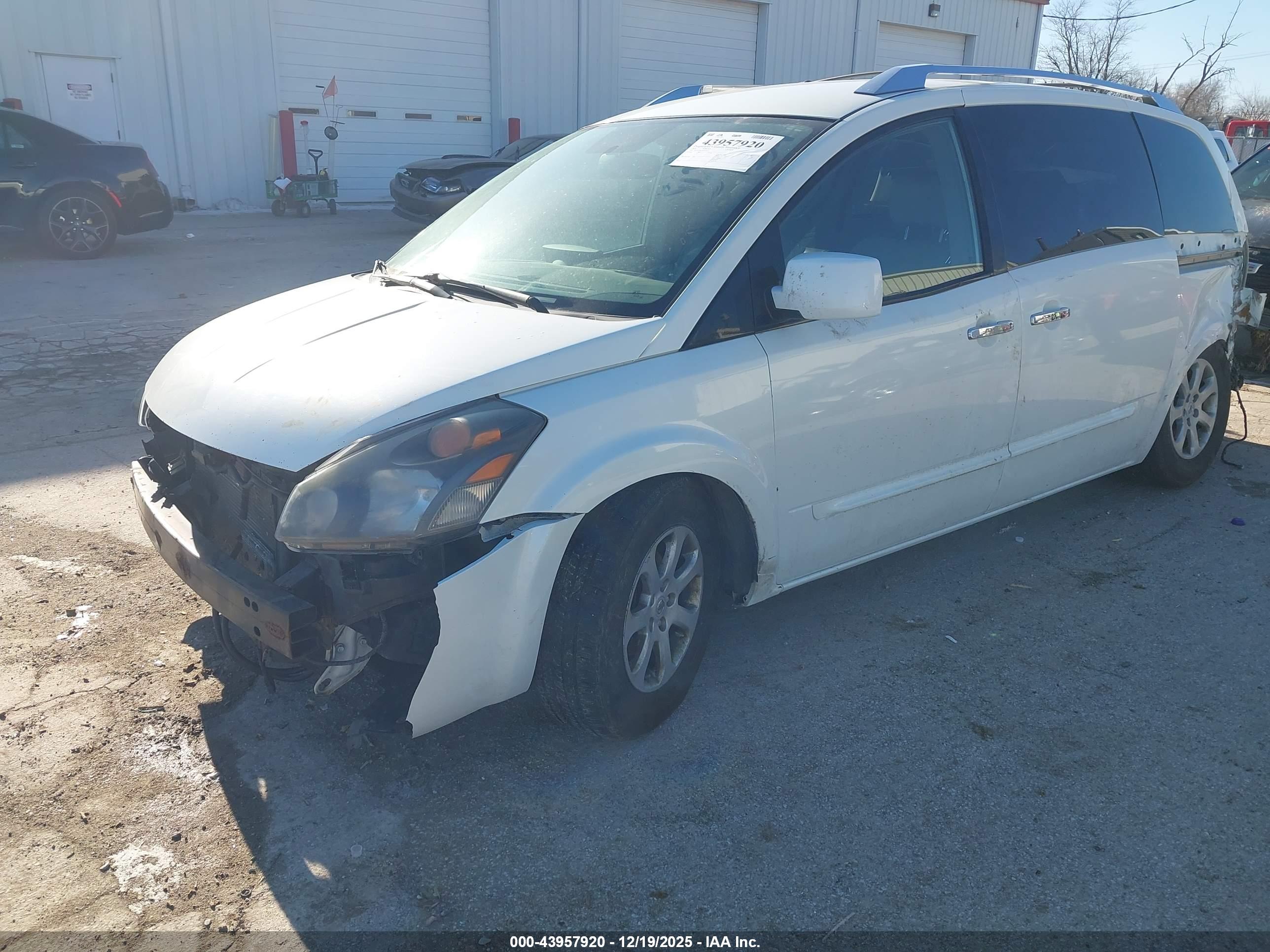 NISSAN QUEST image 2