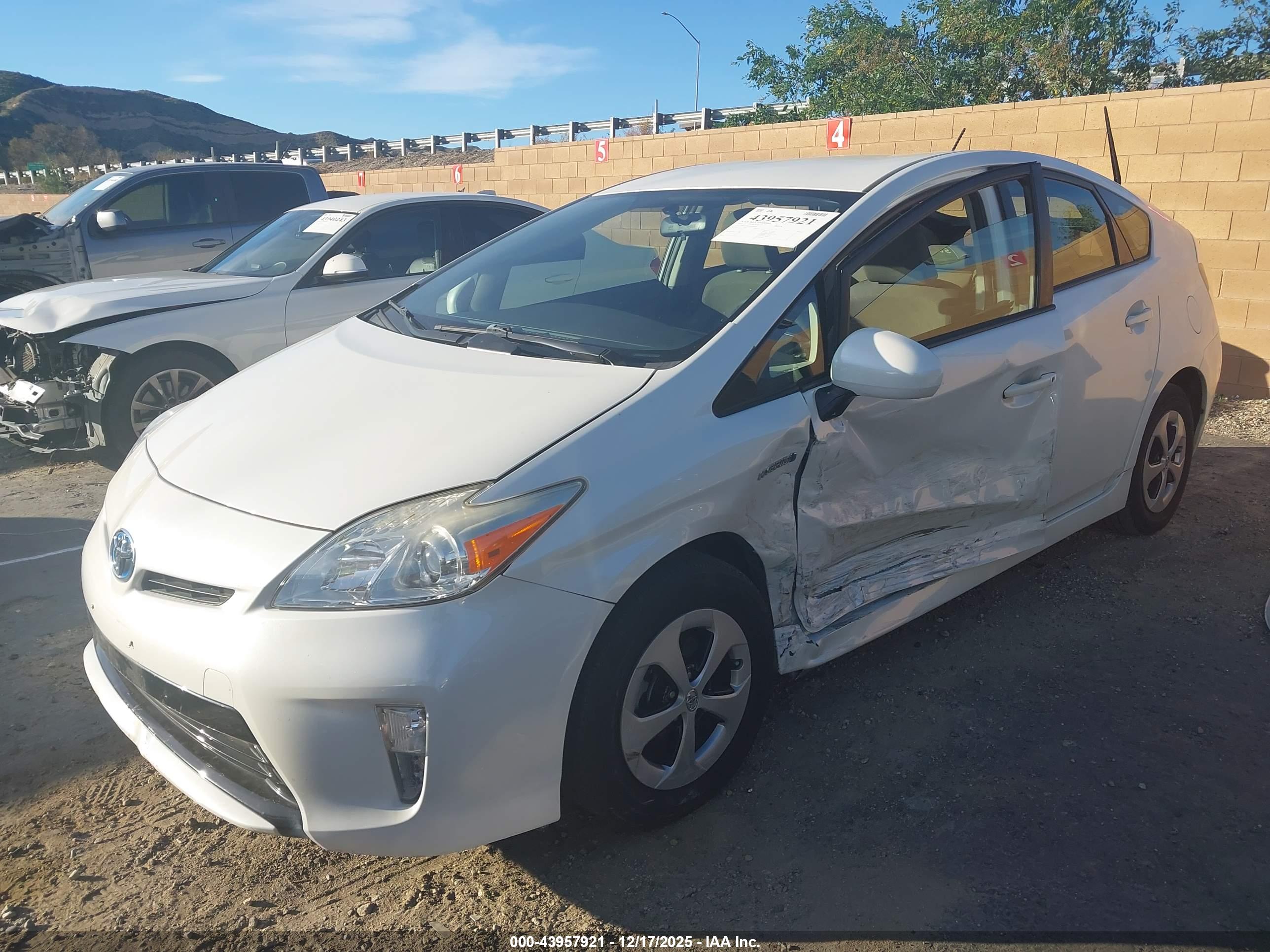 TOYOTA PRIUS image 2