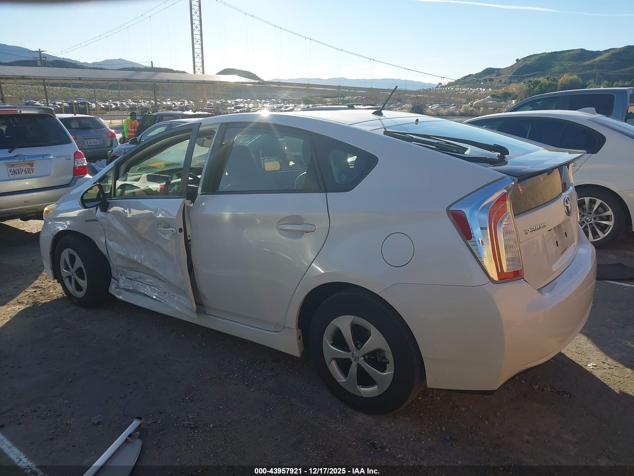 TOYOTA PRIUS image 3