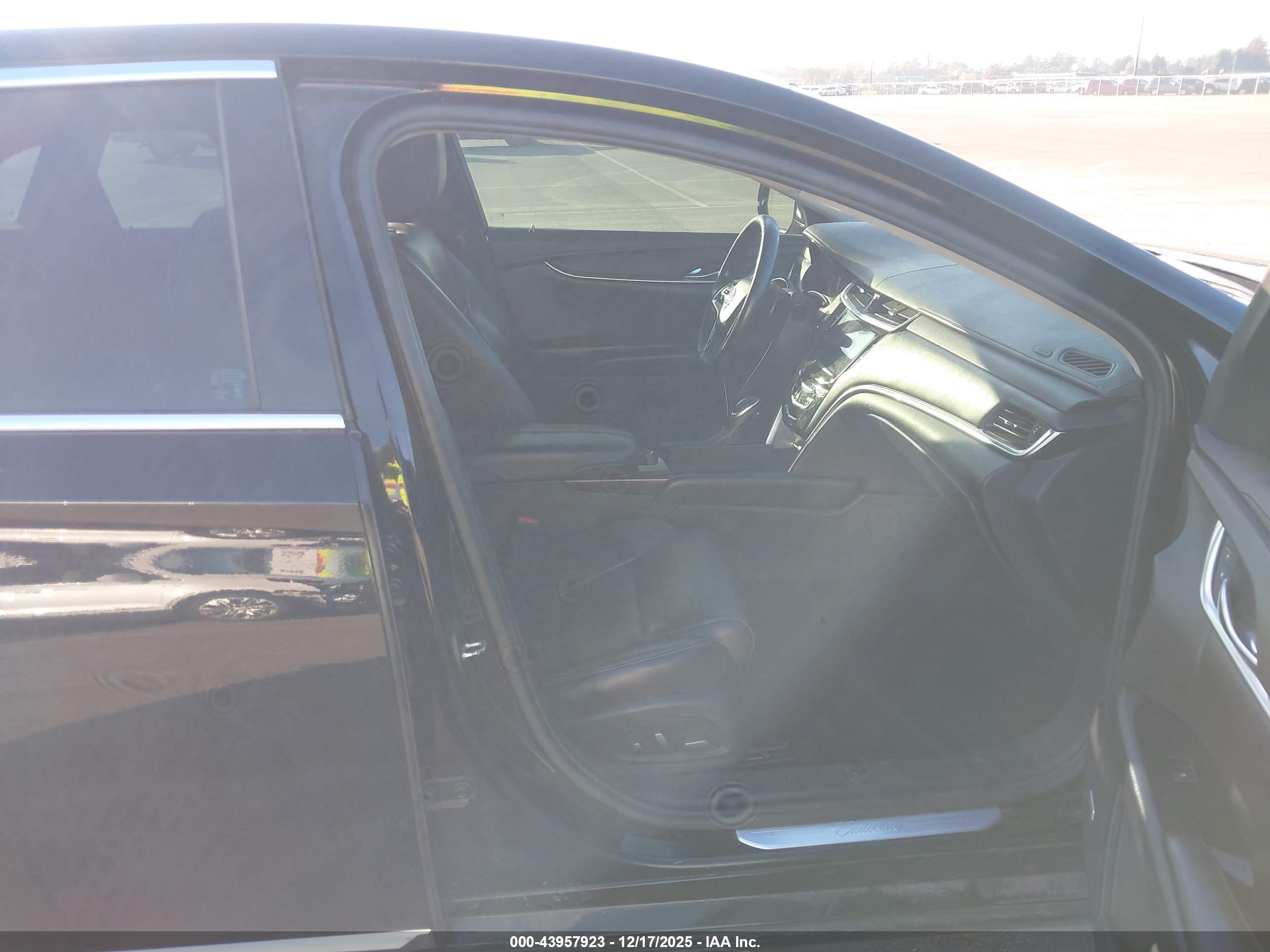 CADILLAC XTS image 5