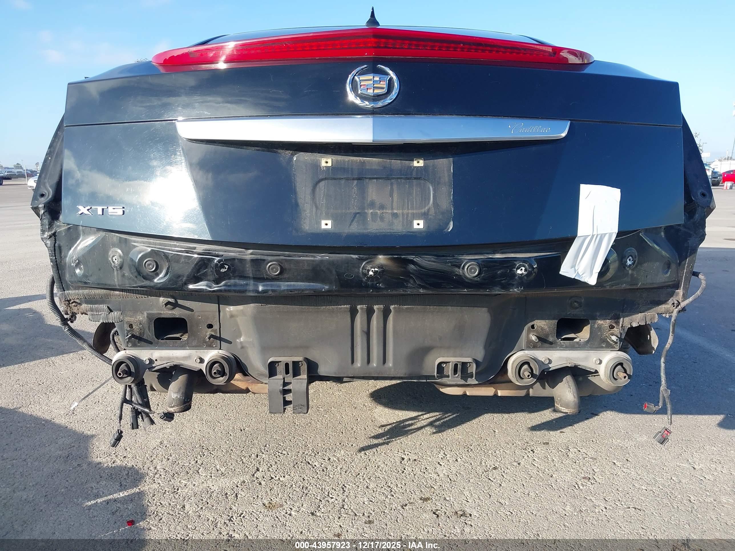 CADILLAC XTS image 6