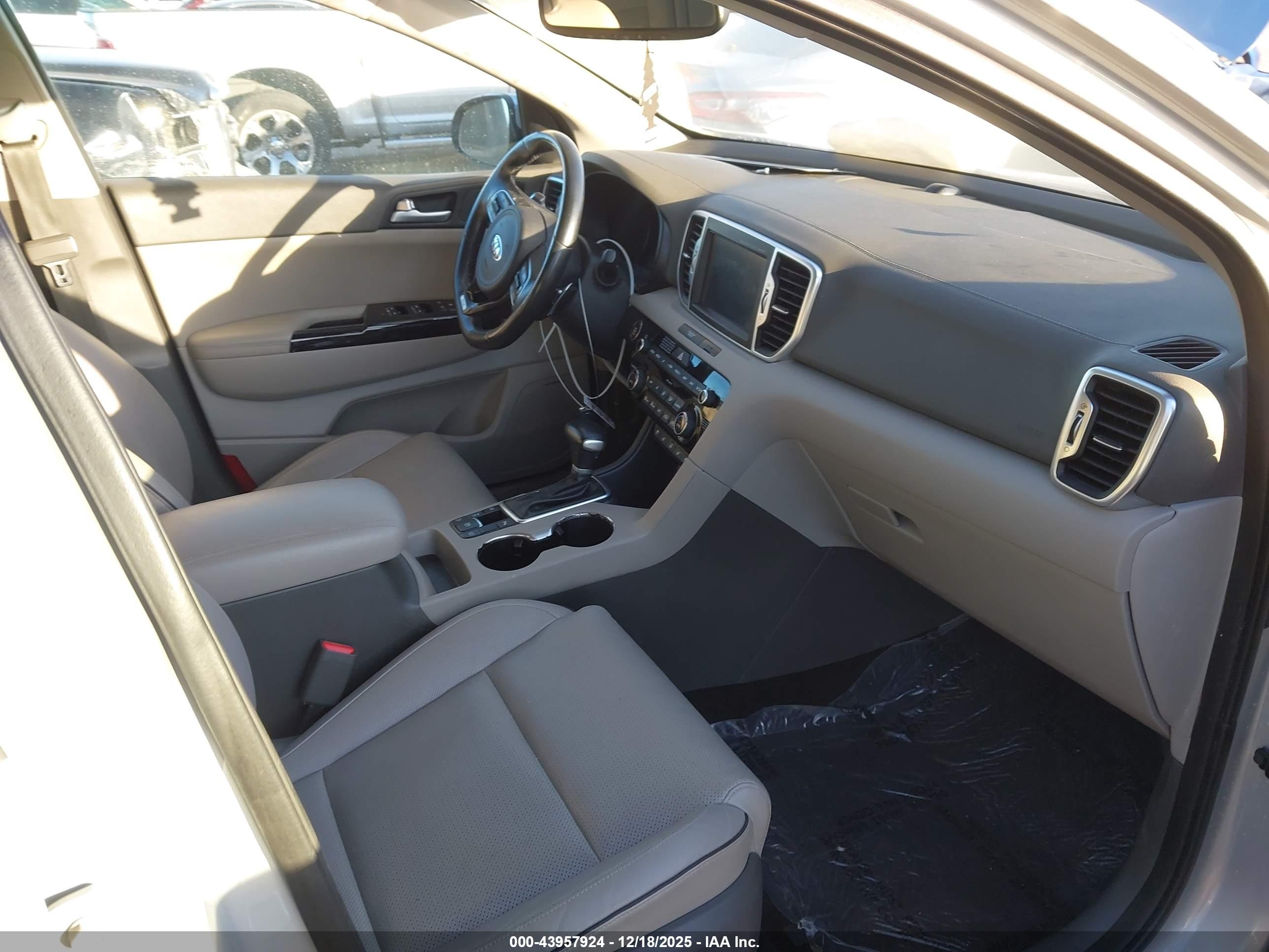 KIA SPORTAGE image 5