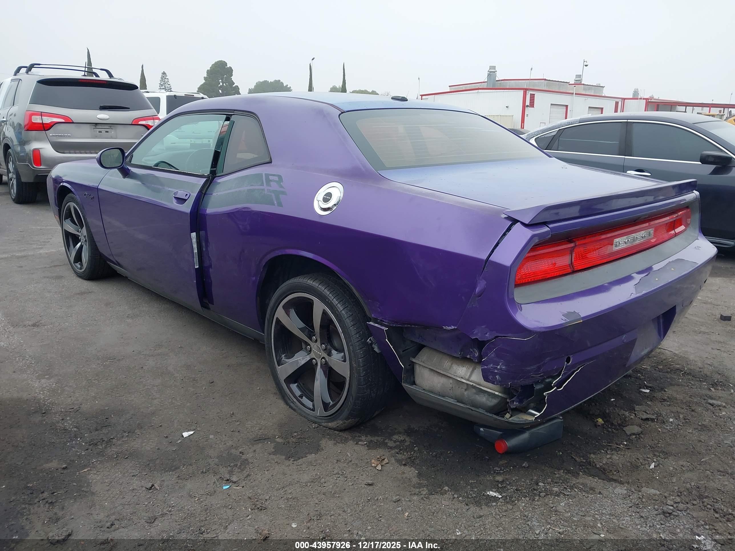 DODGE CHALLENGER image 3