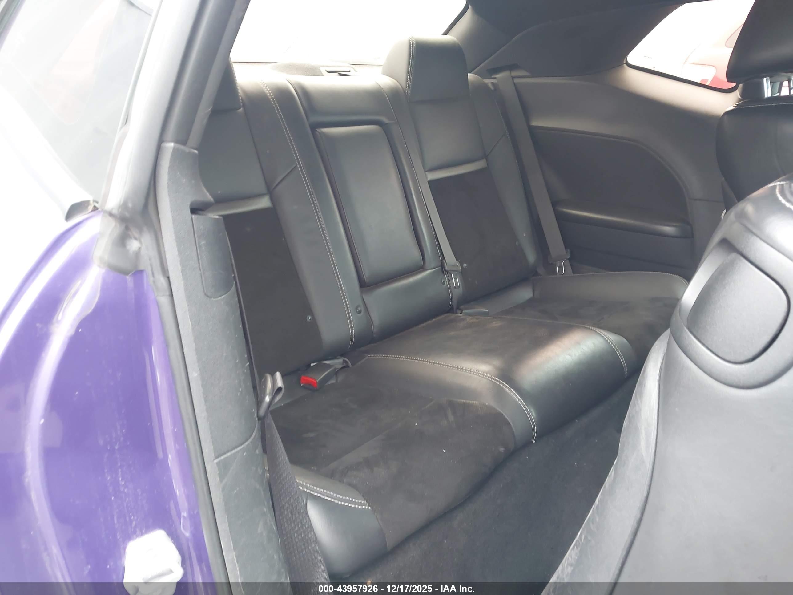 DODGE CHALLENGER image 8