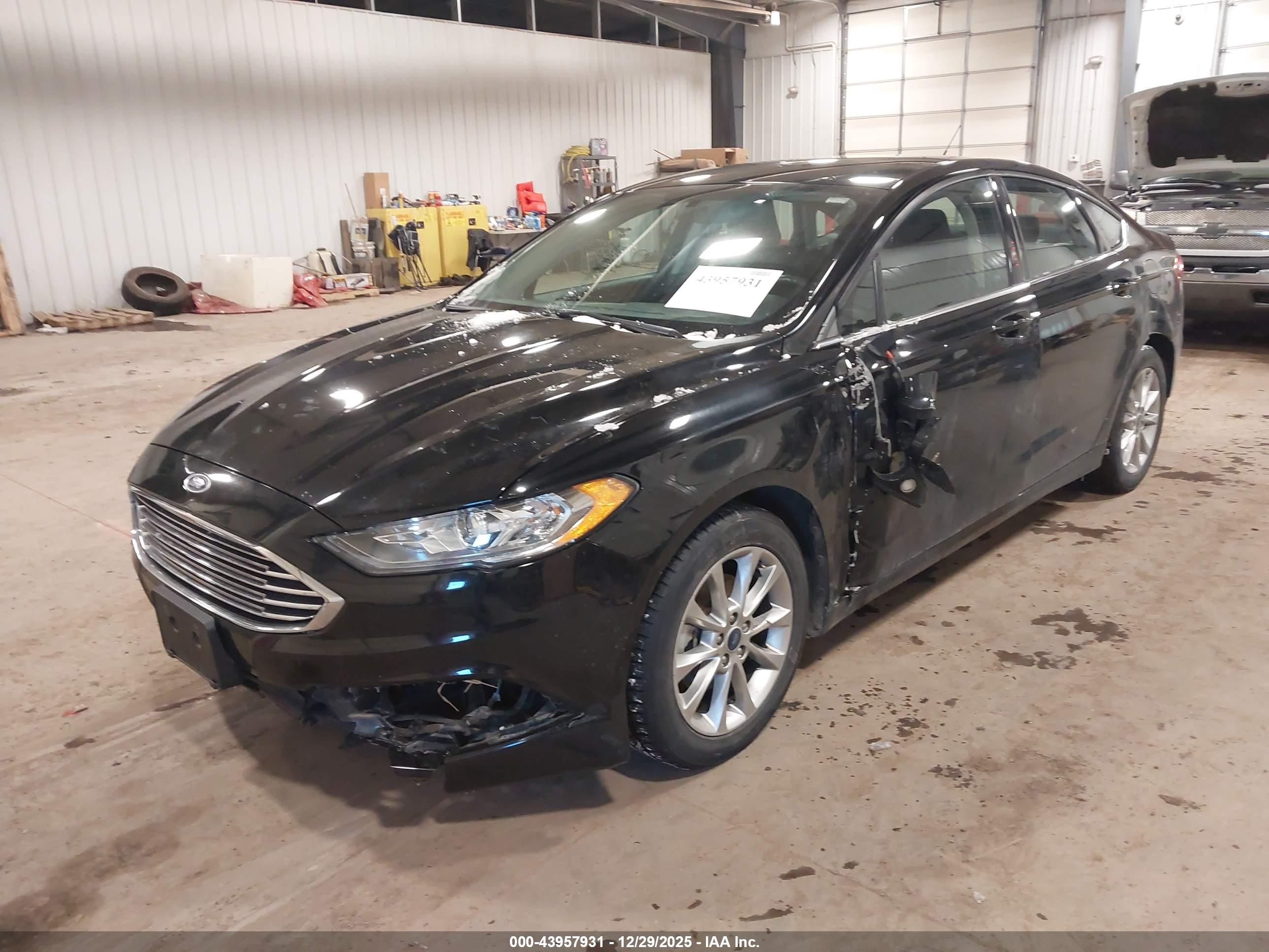 FORD FUSION image 2