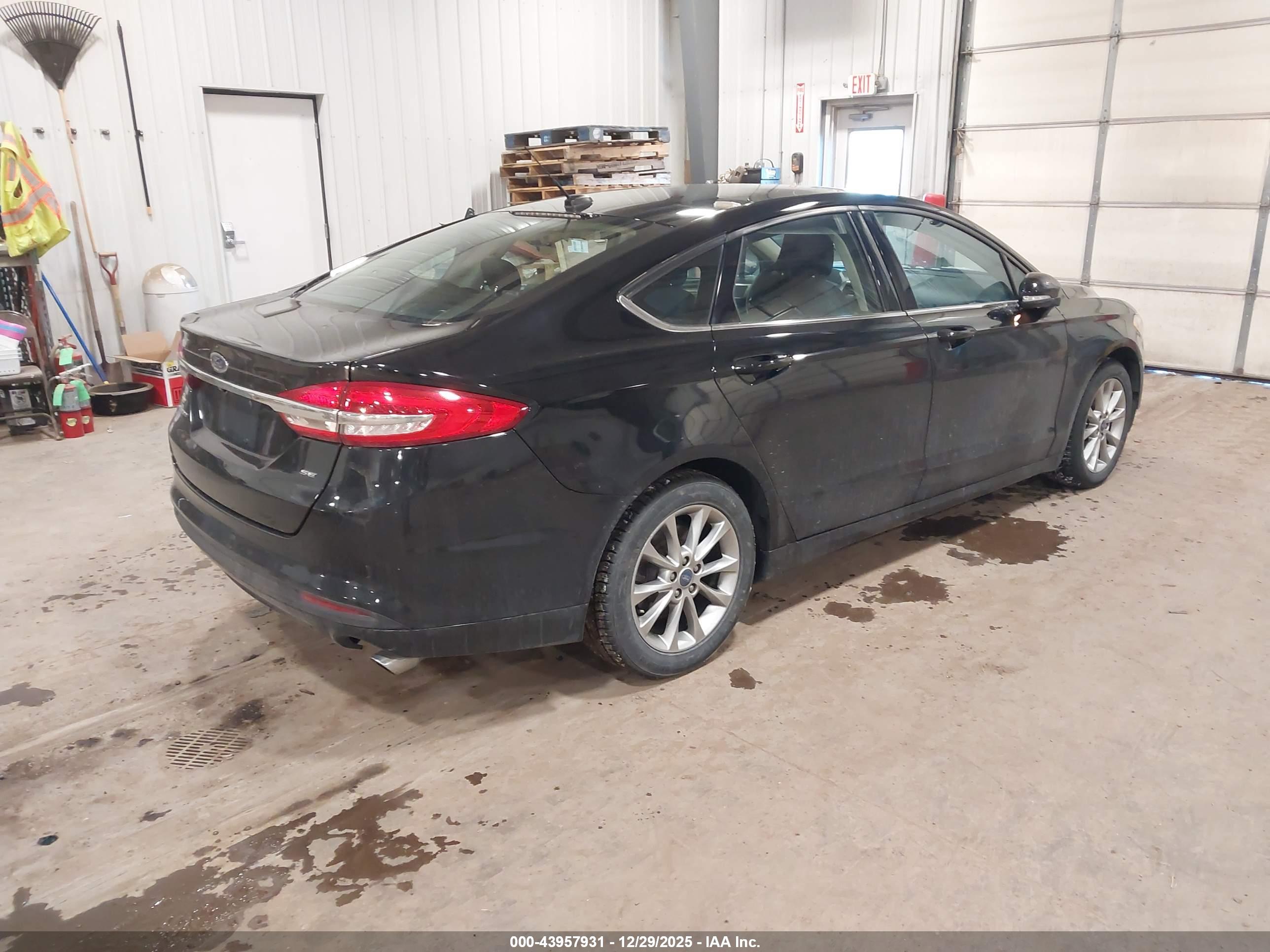 FORD FUSION image 4