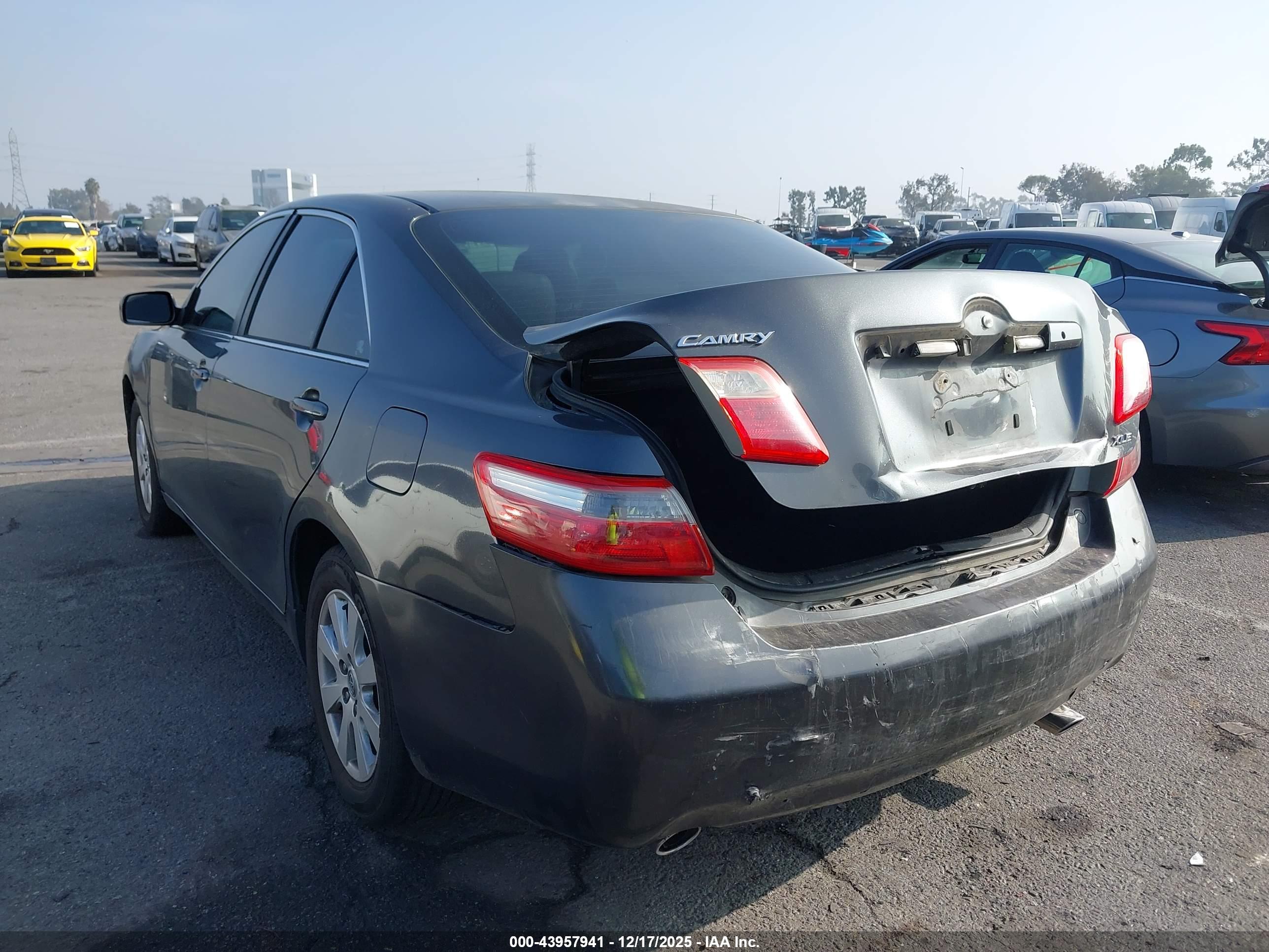TOYOTA CAMRY image 3