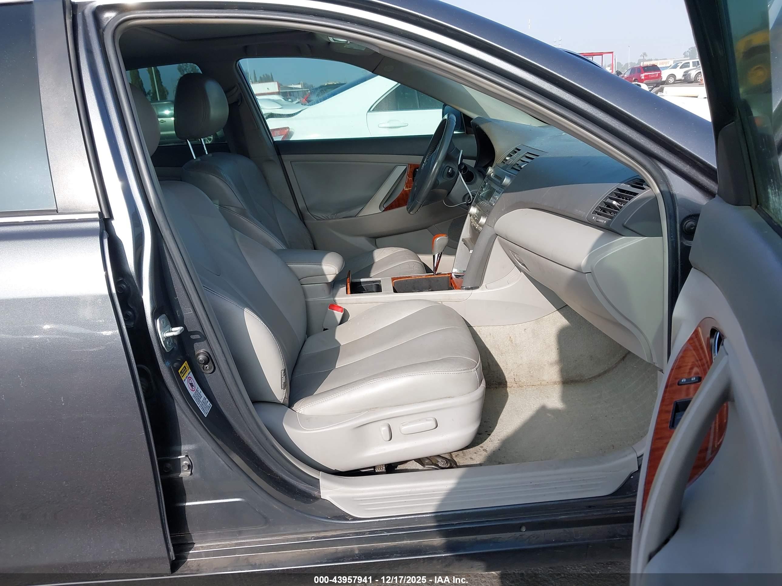 TOYOTA CAMRY image 5