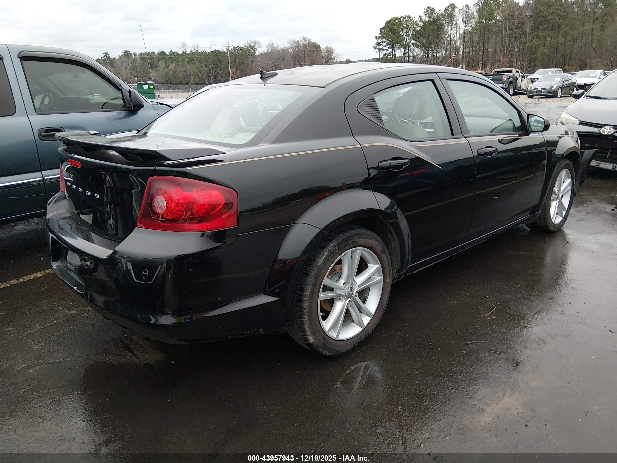DODGE AVENGER image 4