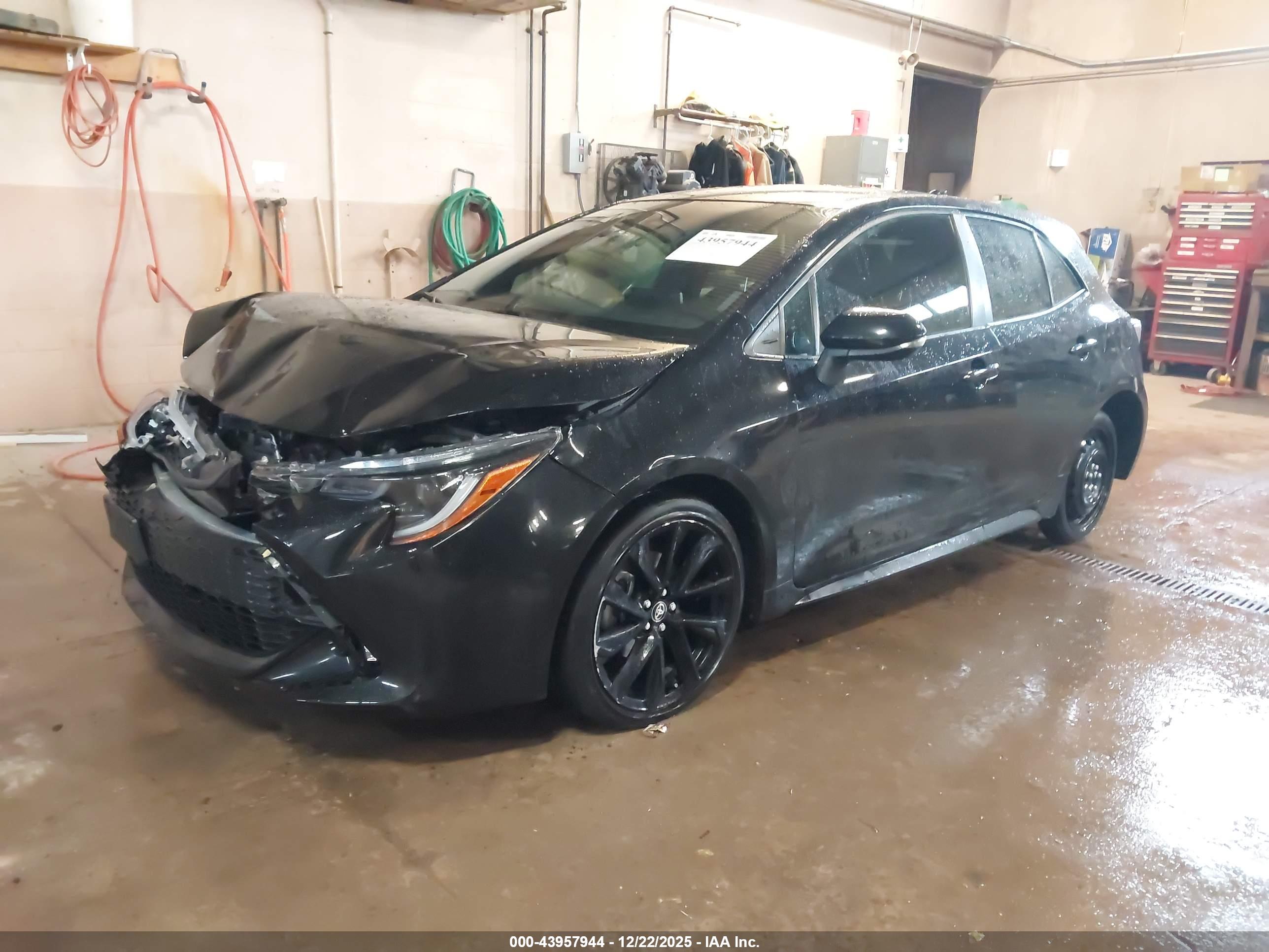 TOYOTA COROLLA image 2