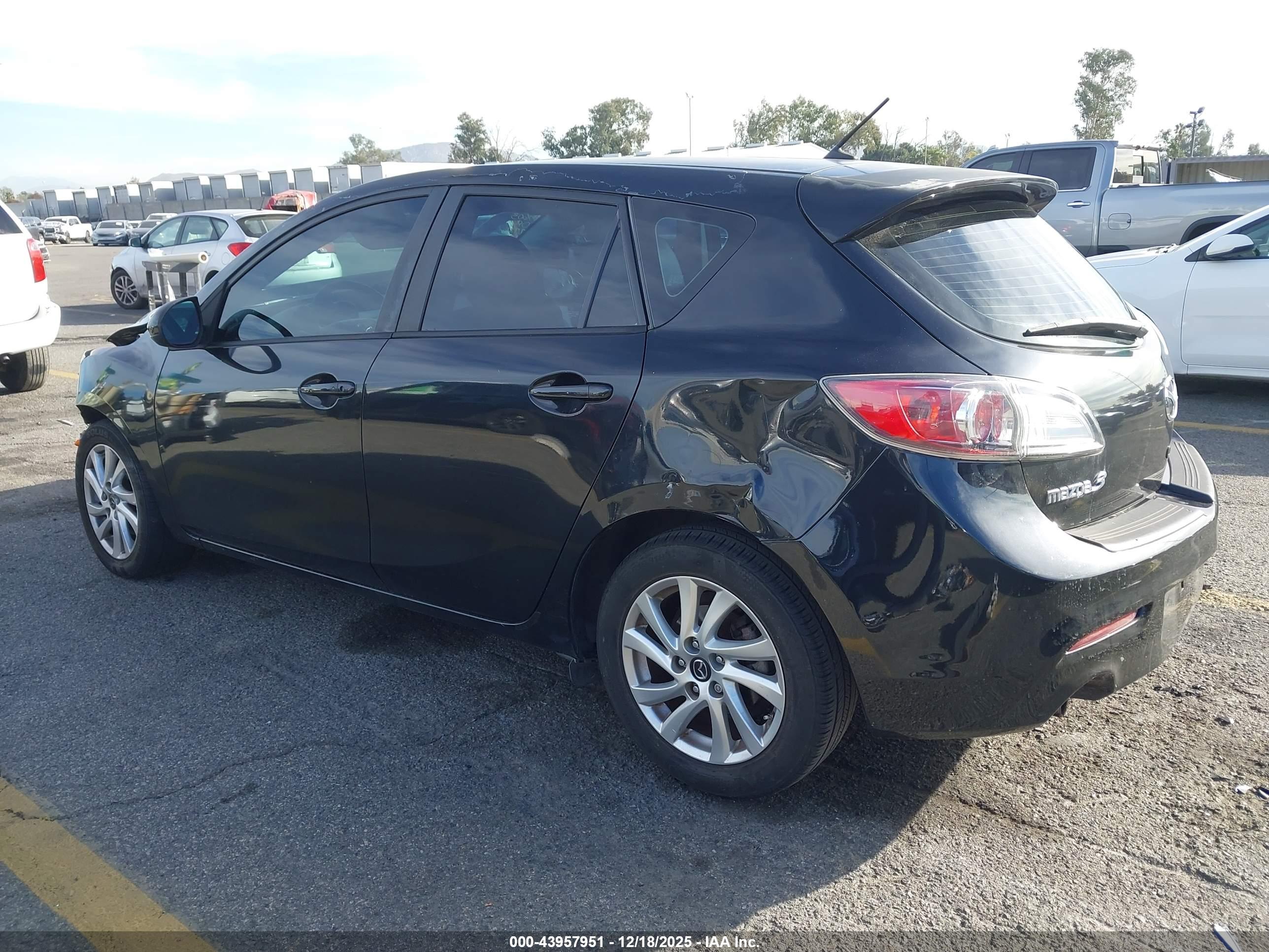 MAZDA MAZDA3 image 3