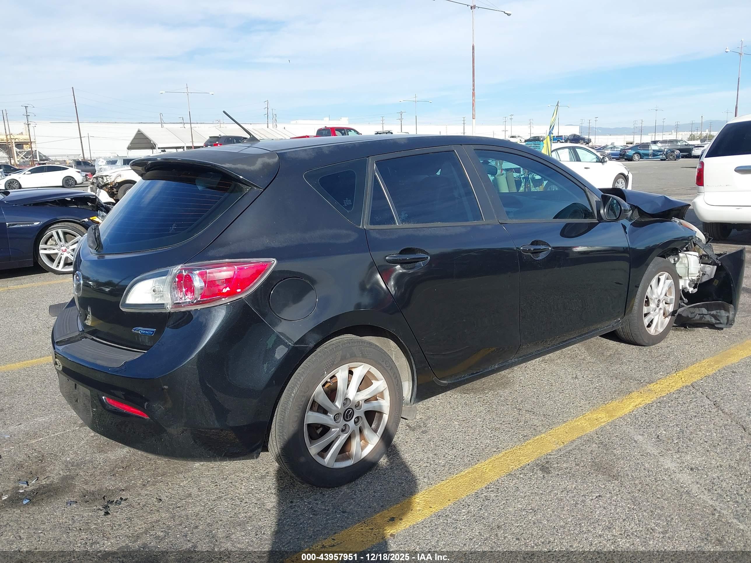 MAZDA MAZDA3 image 4
