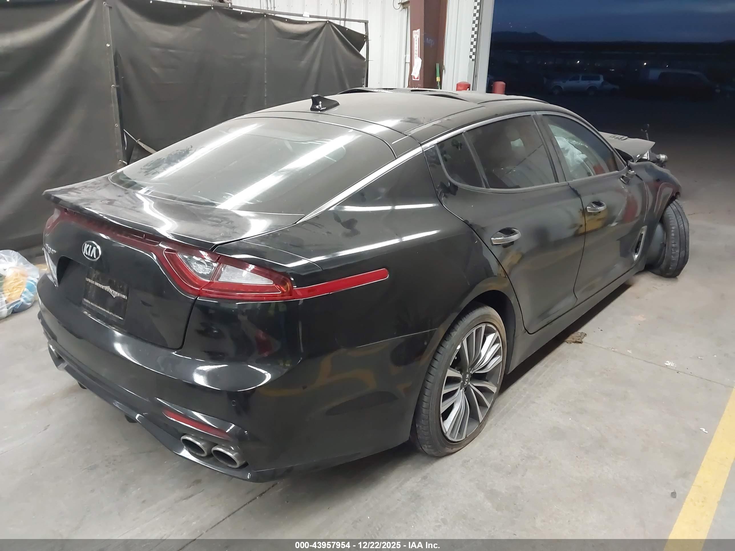 KIA STINGER image 4