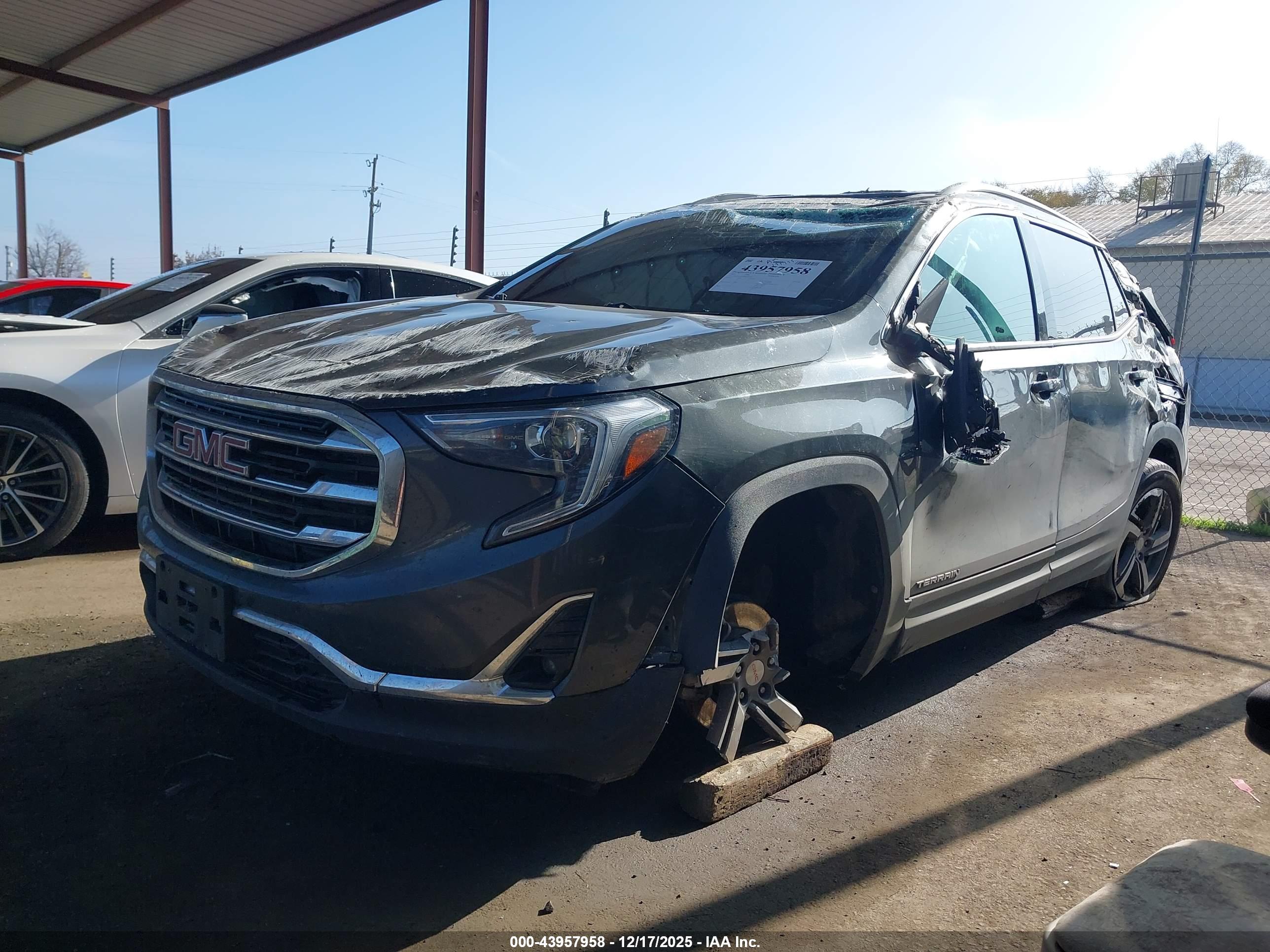 GMC TERRAIN image 2