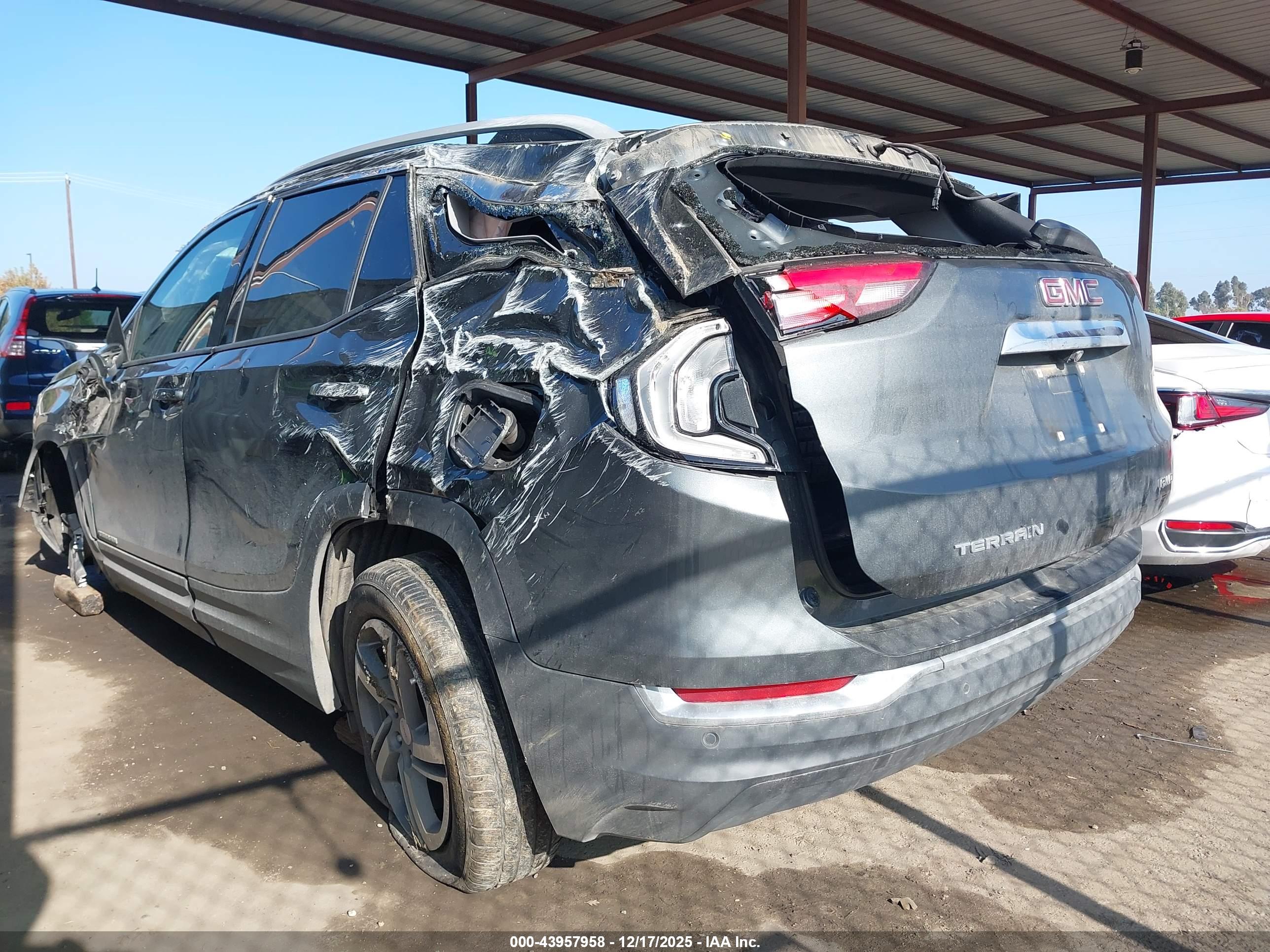 GMC TERRAIN image 3