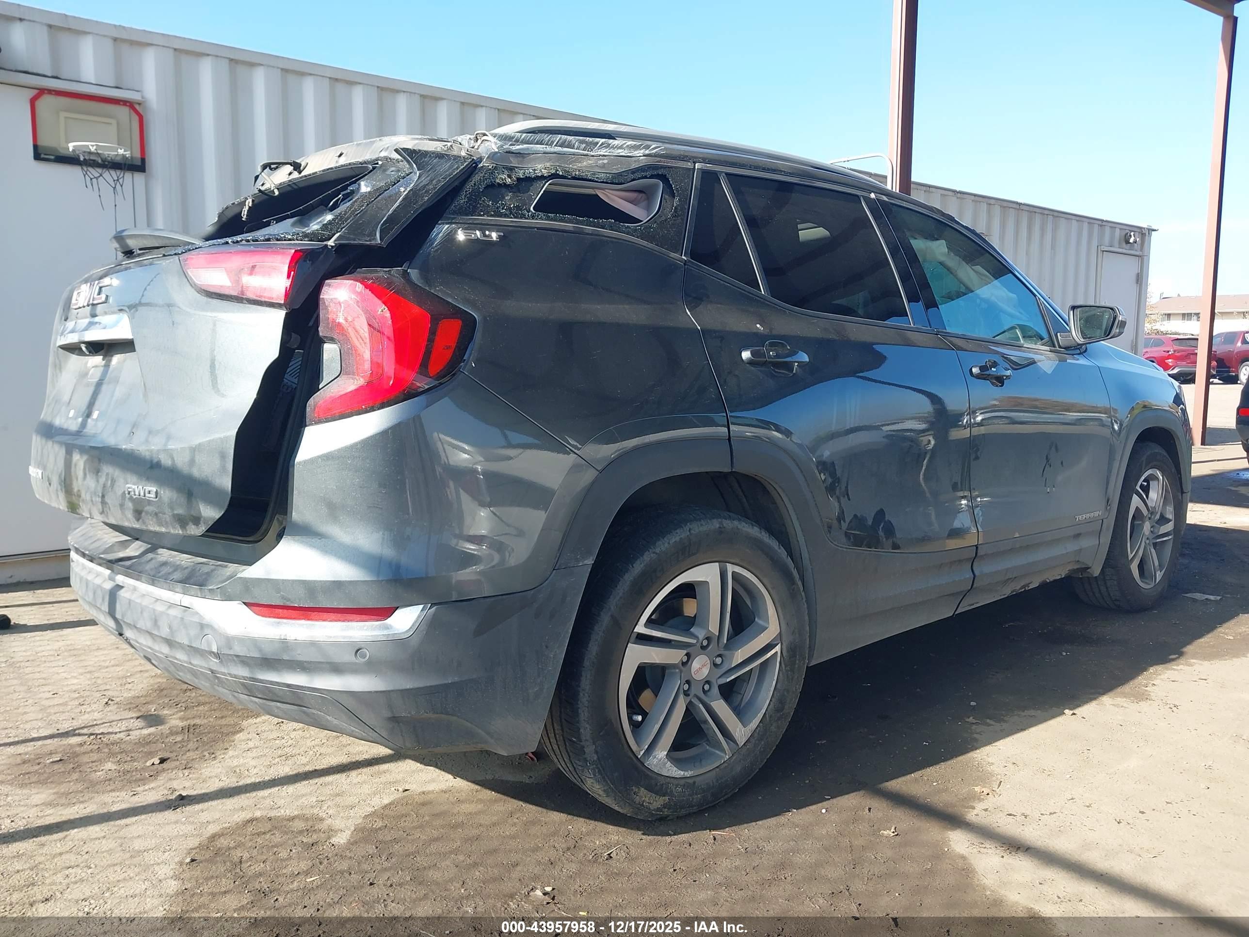 GMC TERRAIN image 4