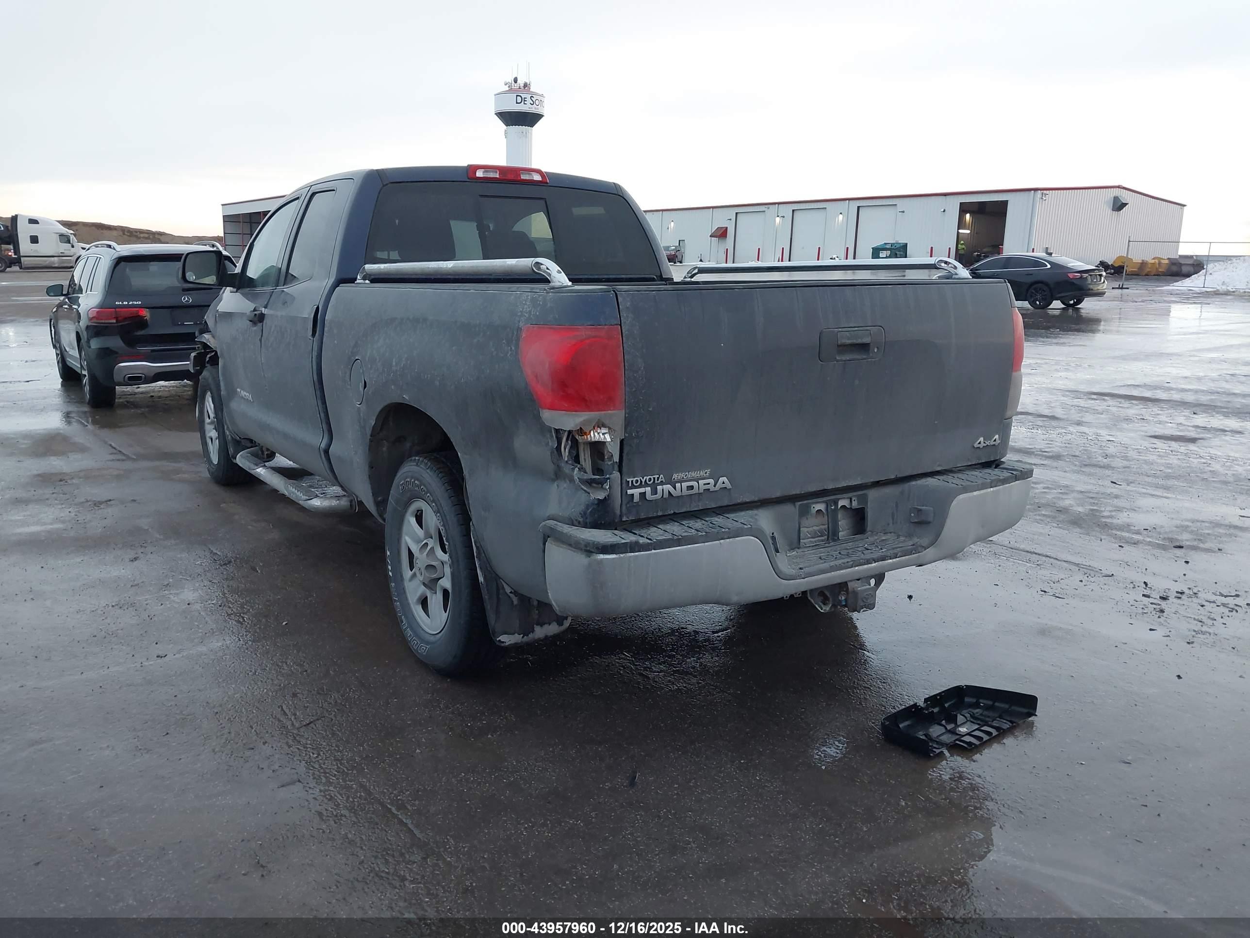 TOYOTA TUNDRA image 3