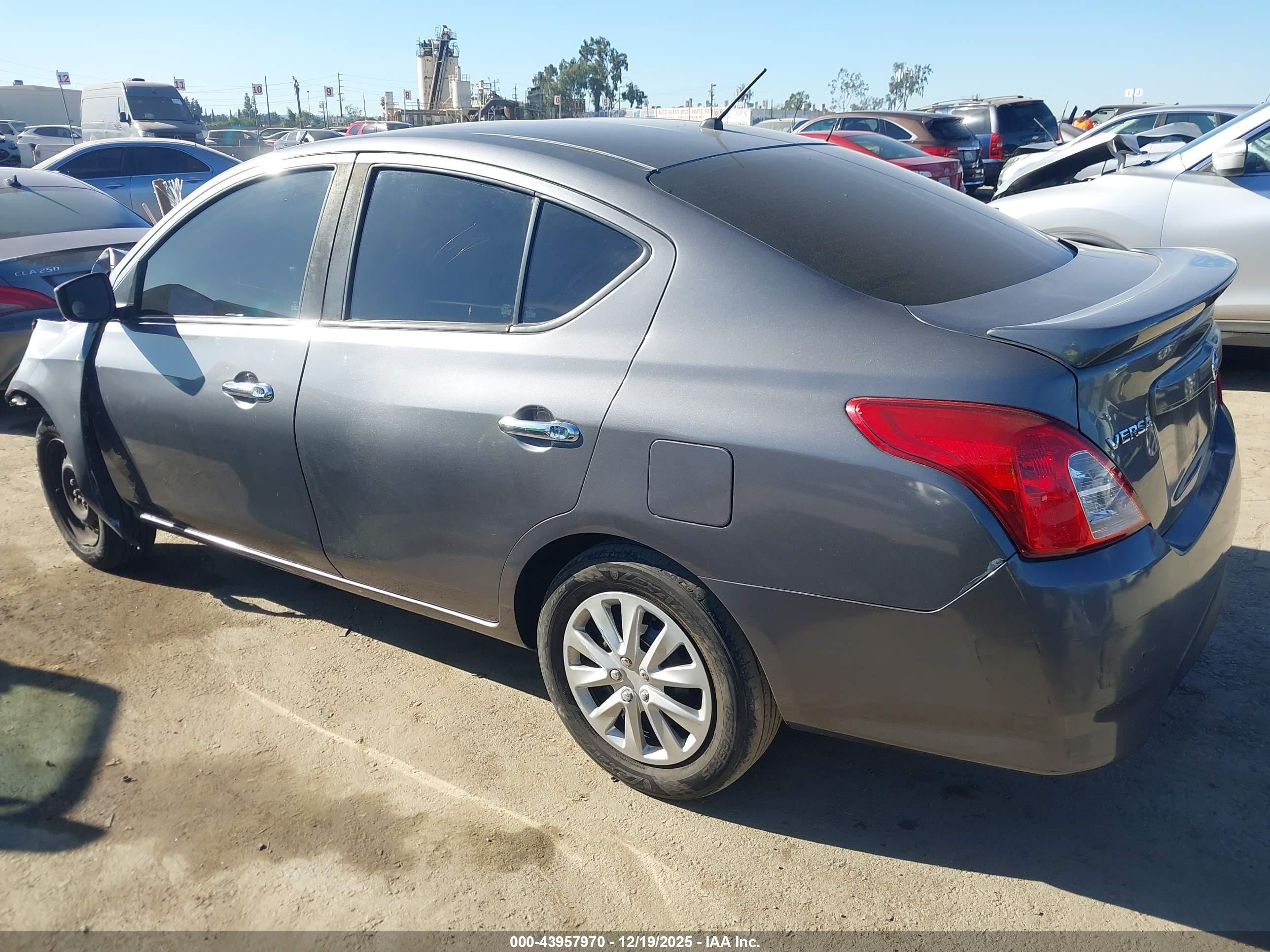 NISSAN VERSA image 3
