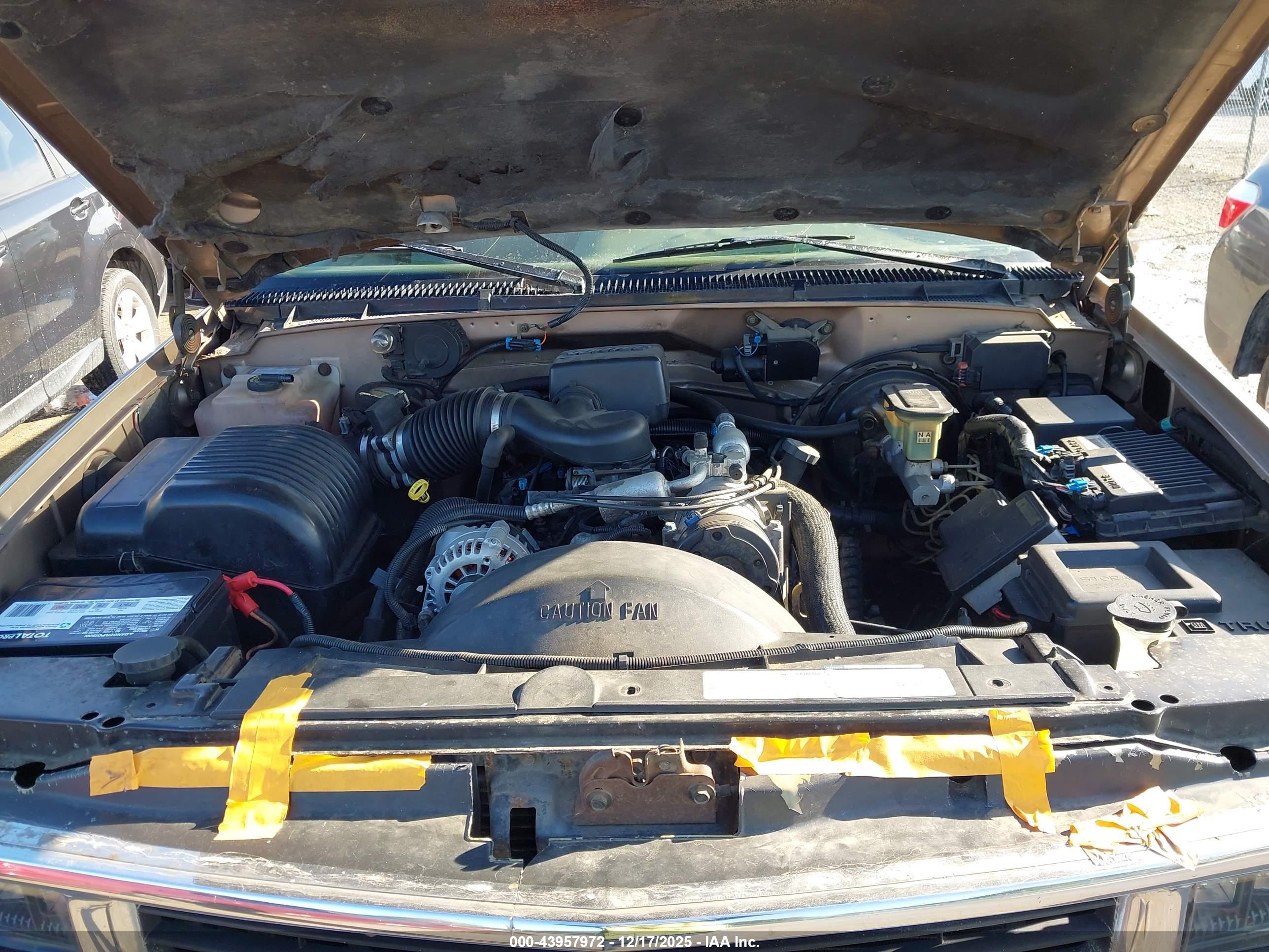 CHEVROLET GMT-400 image 10