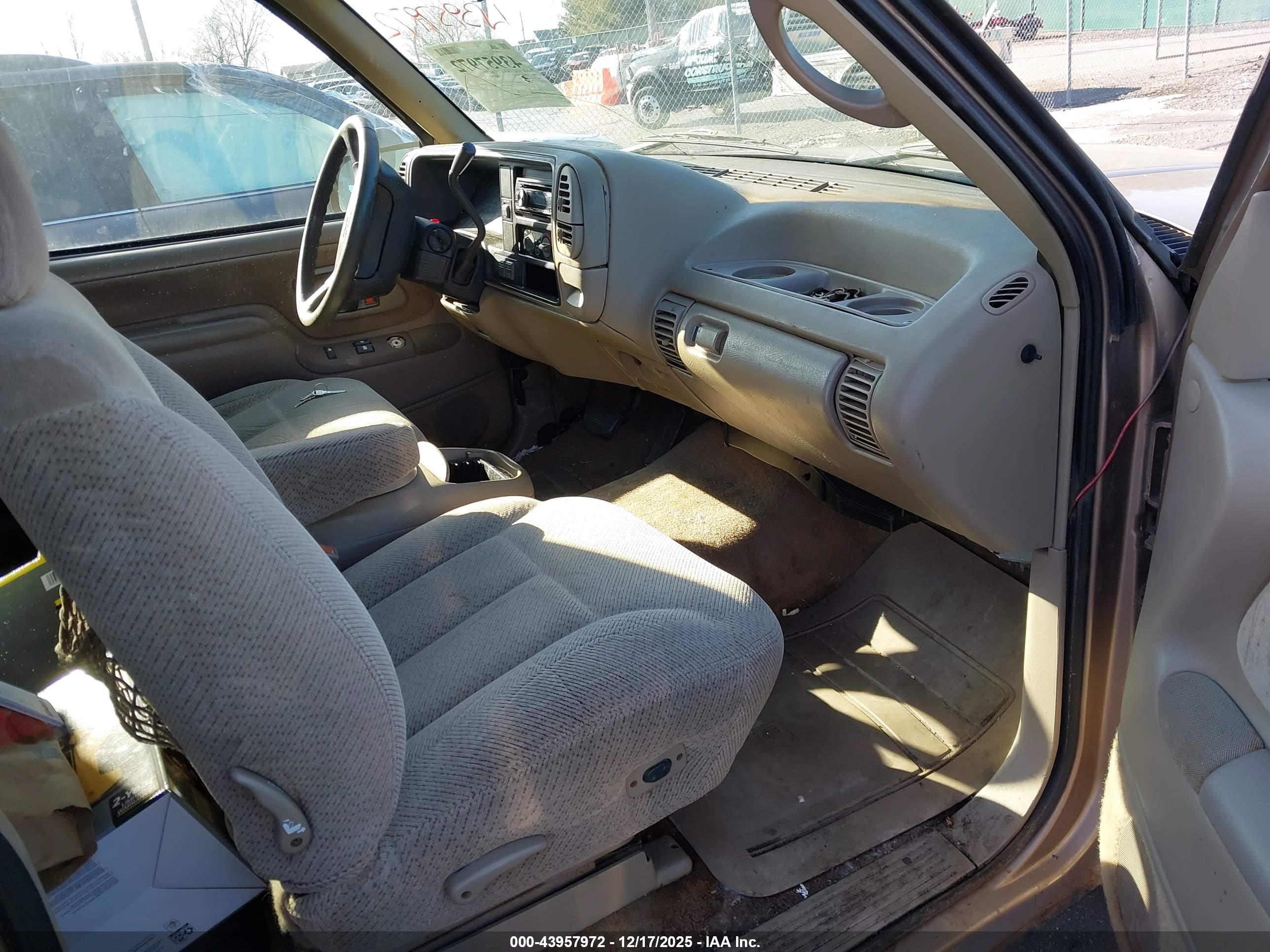 CHEVROLET GMT-400 image 5