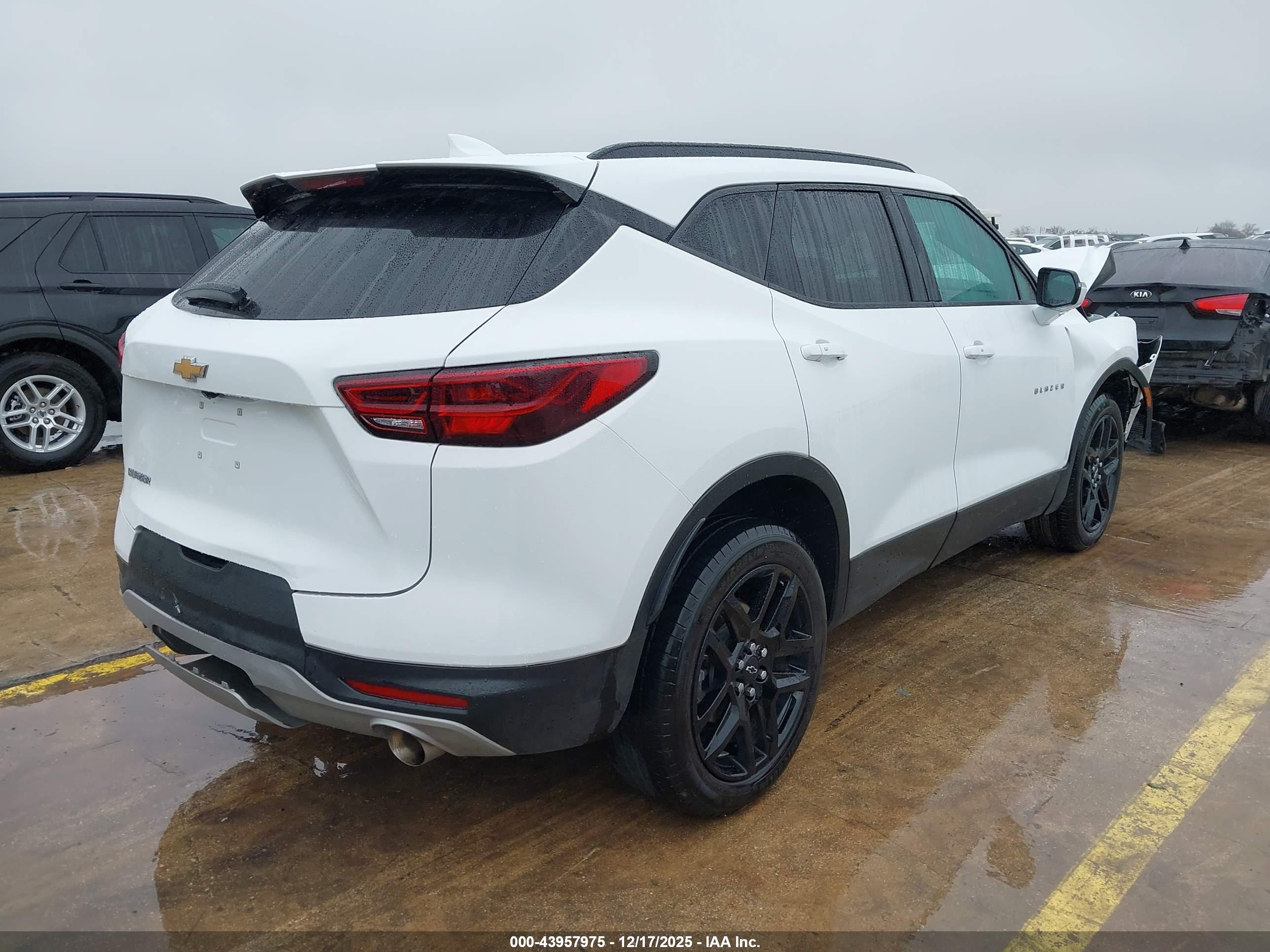 CHEVROLET BLAZER image 4