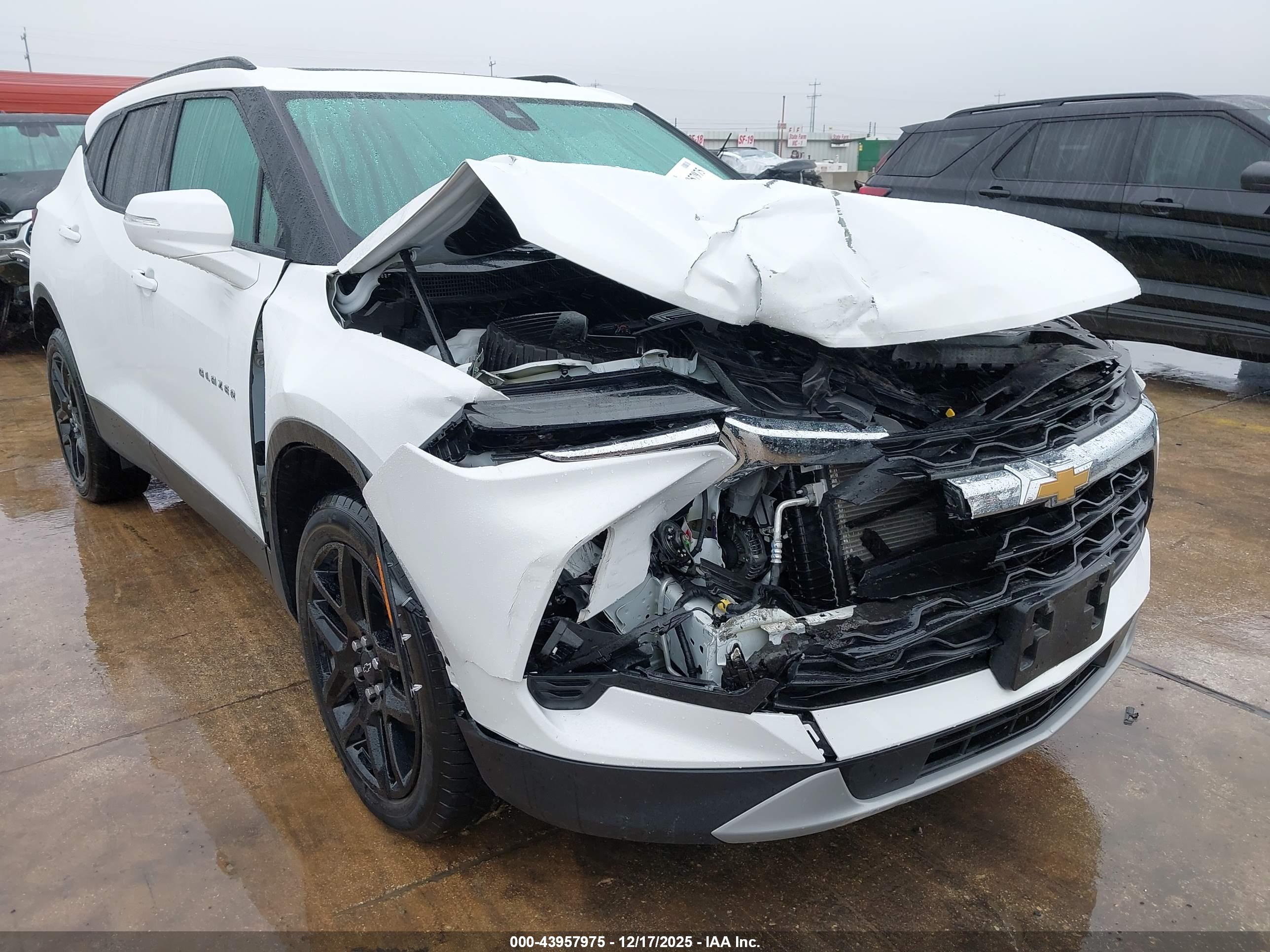 CHEVROLET BLAZER image 6