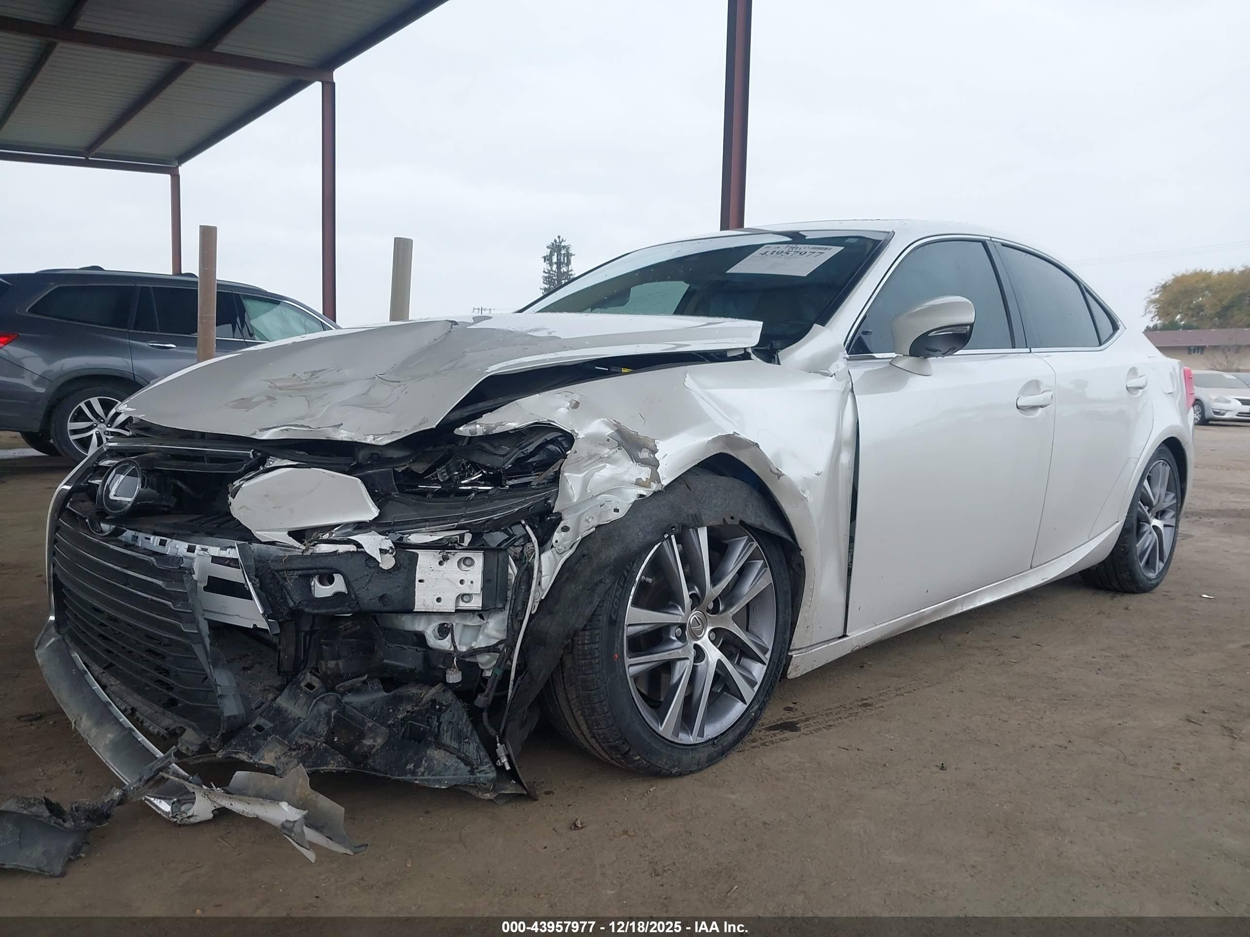 LEXUS IS image 2