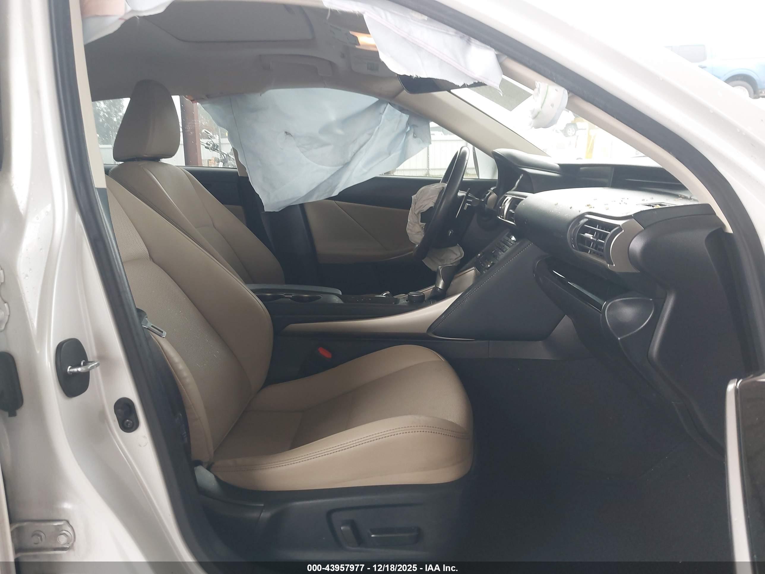 LEXUS IS image 5