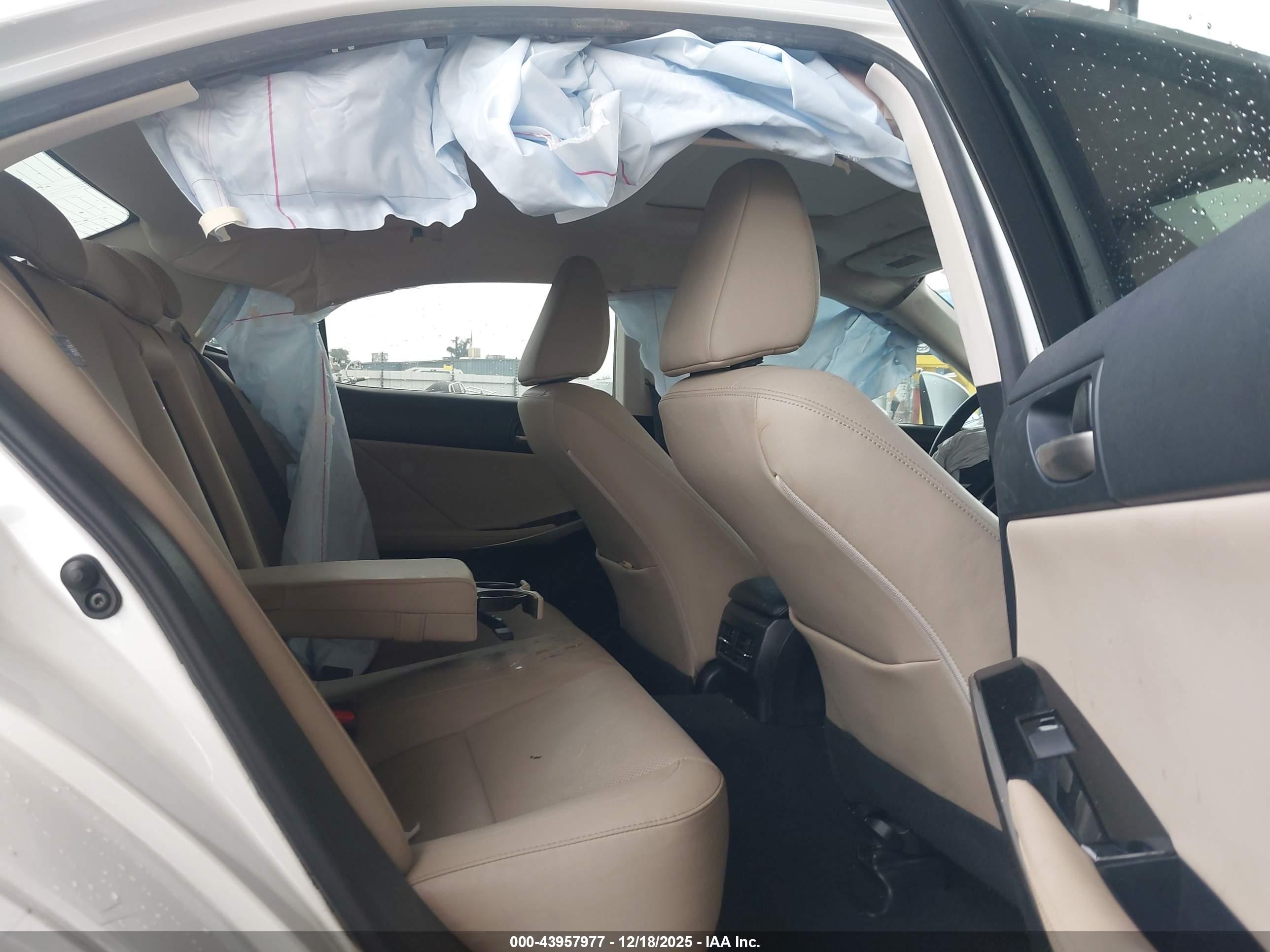 LEXUS IS image 8