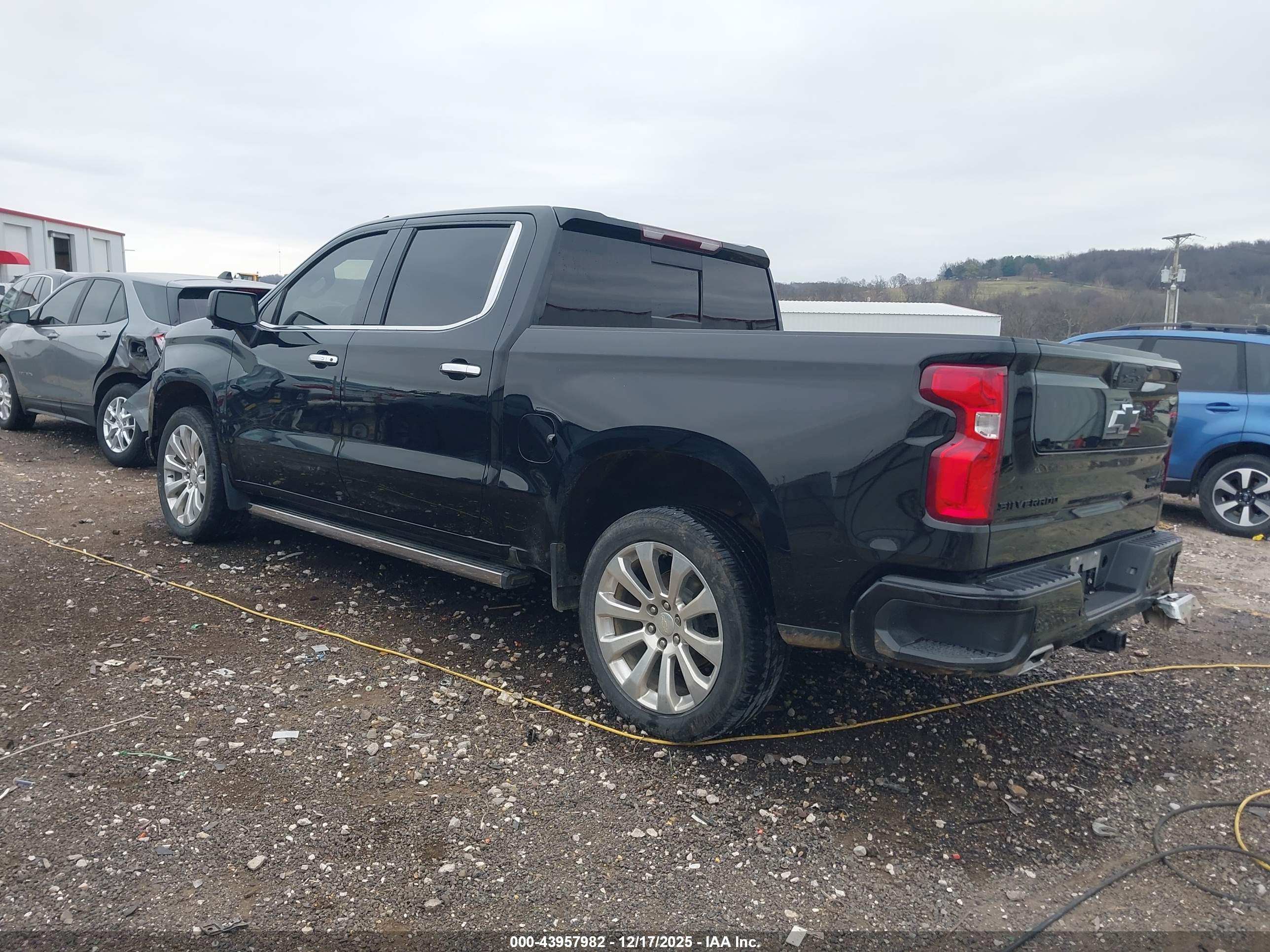 CHEVROLET SILVERADO image 3