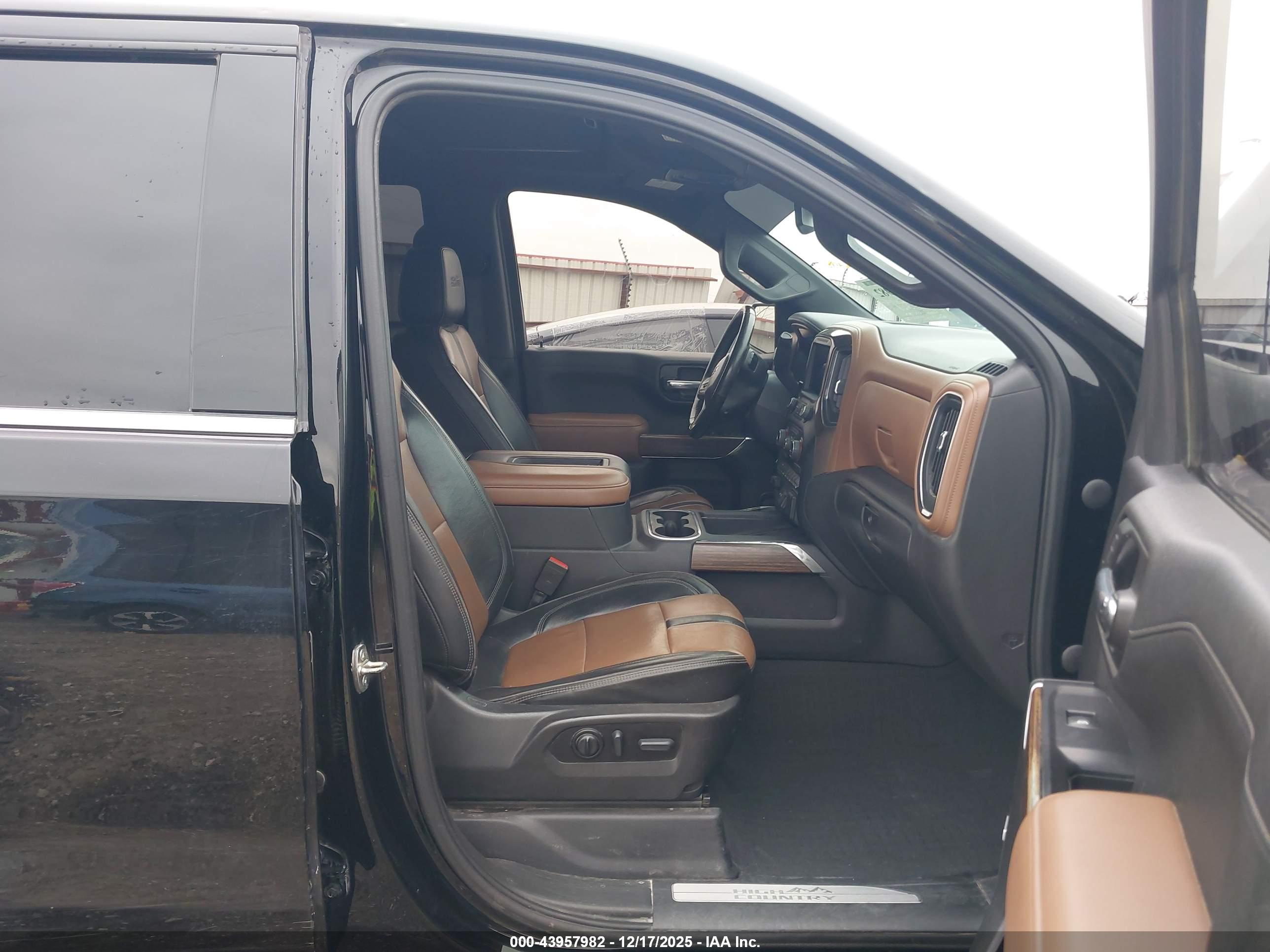 CHEVROLET SILVERADO image 5